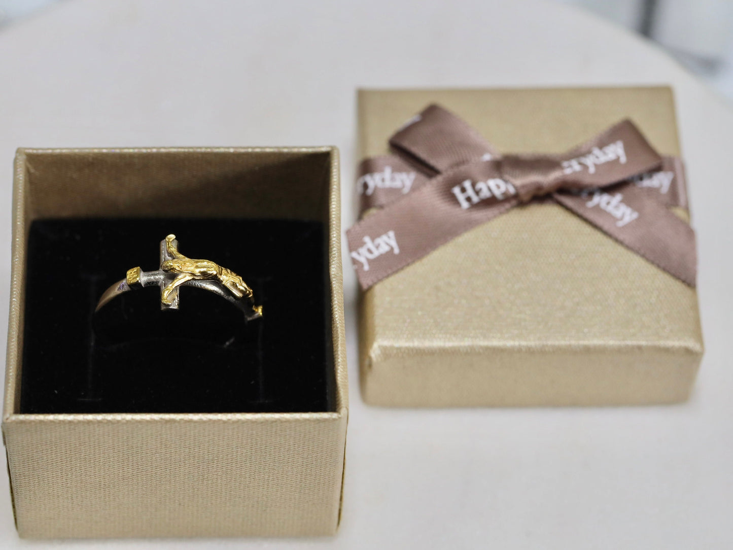 Anillo Jesús INRI de Plata 925 | Chapado en oro y rodio que no se deslustra | Regalo católico para hombres o mujeres.