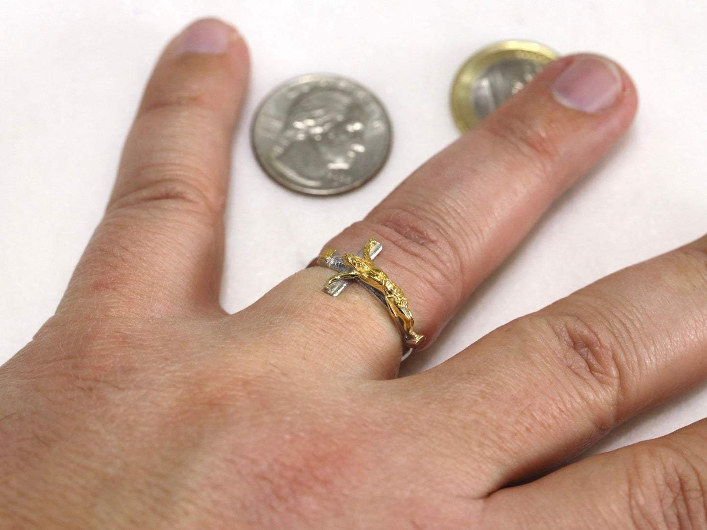 Anillo Jesús INRI de Plata 925 | Chapado en oro y rodio que no se deslustra | Regalo católico para hombres o mujeres.