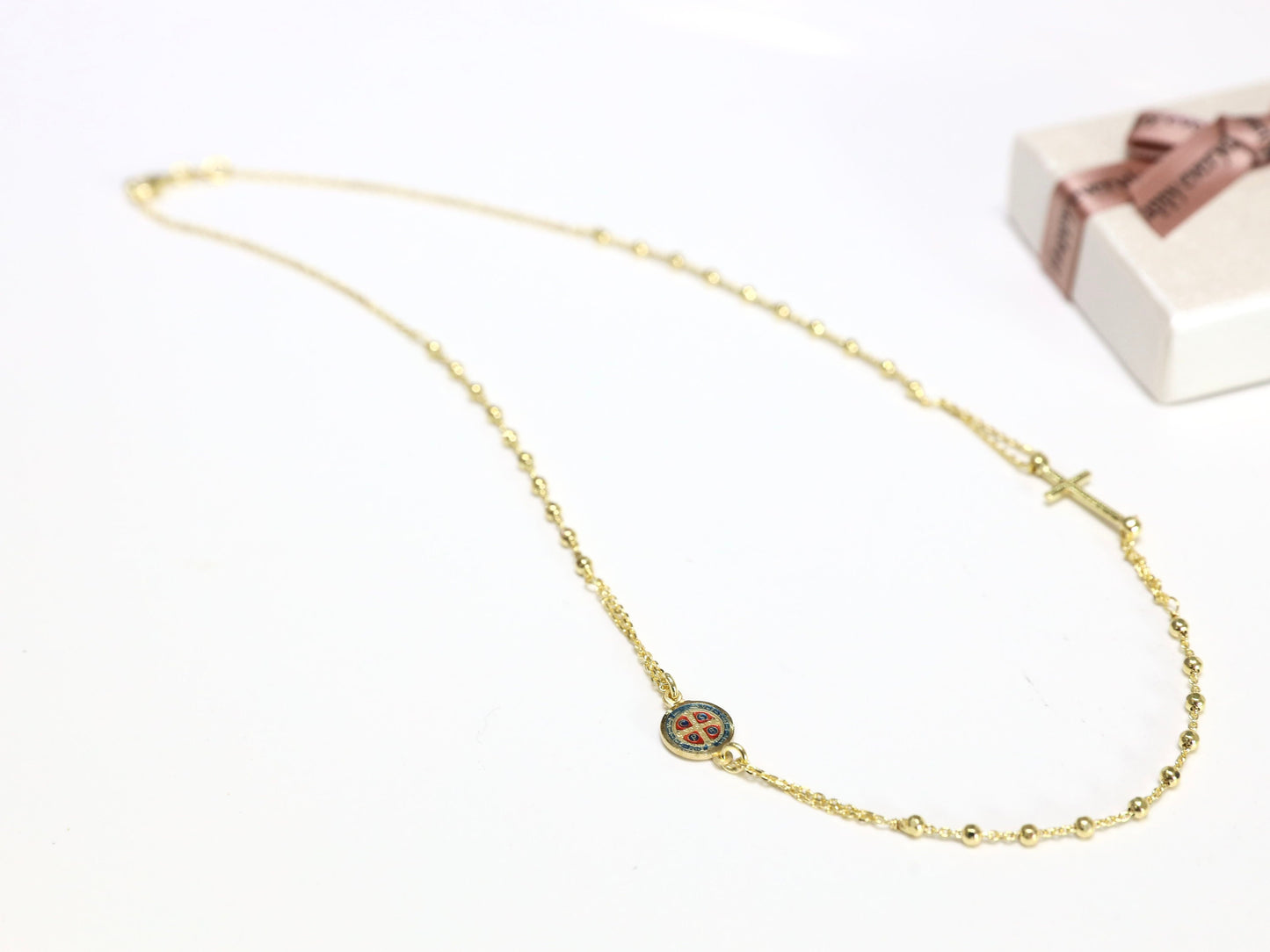 Collar rosario de plata de ley de 45 cm - 18 pulgadas con medalla de San Benito, Collar chapado en oro para mujer católica con cruz y San Benito