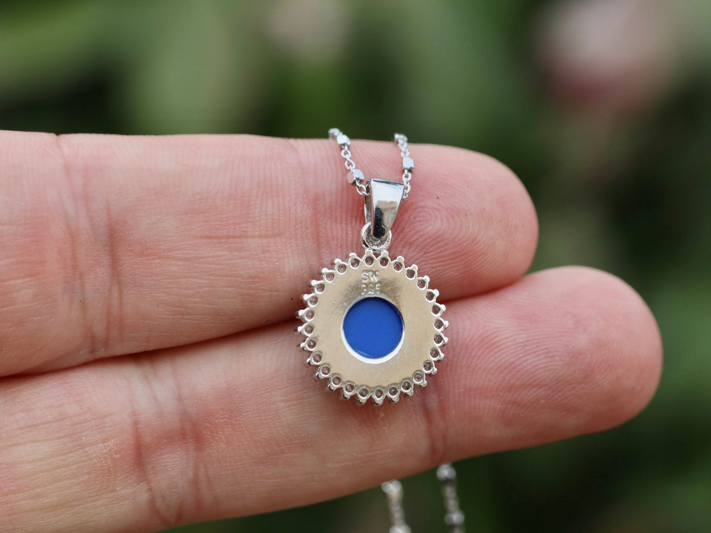Medalla de plata de ley estilo camafeo Virgen María con baño de rodio - Impresionante colgante católico con piedras de circonio cúbico transparente para mujer