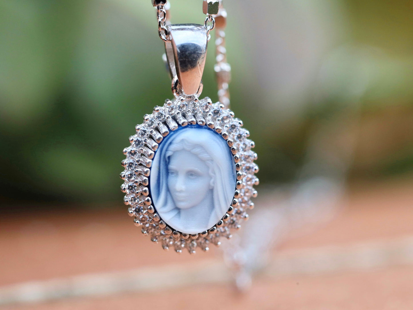 Impresionante colgante de la Virgen María de plata de ley con opción de cadena de corte de diamante: exquisito regalo del día de la fiesta católica para ella