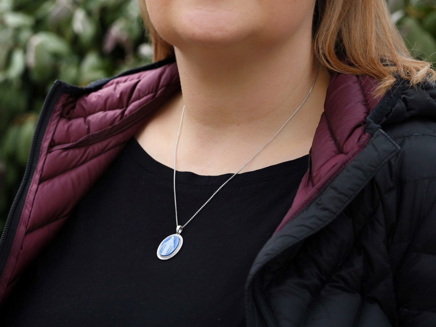 Medalla Milagrosa estilo cameo de tamaño mediano, medalla de cameo azul de plata de ley 925, Medalla Milagrosa rodiada de 28 x 20 para mujeres católicas