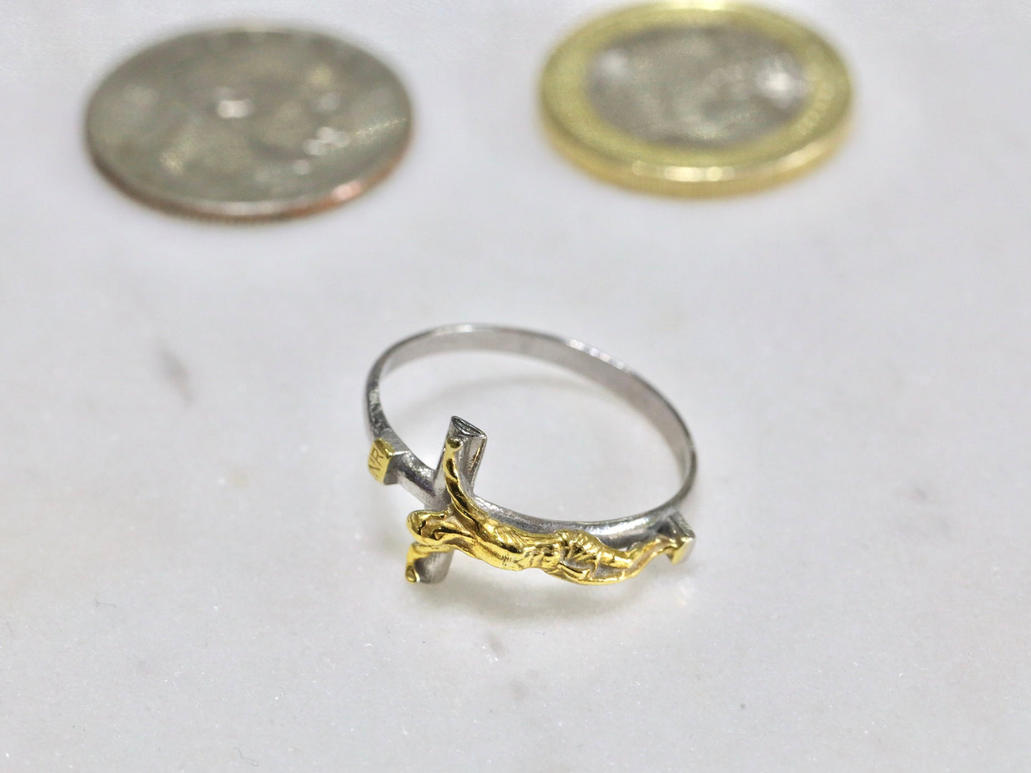 Anillo Jesús INRI de Plata 925 | Chapado en oro y rodio que no se deslustra | Regalo católico para hombres o mujeres.