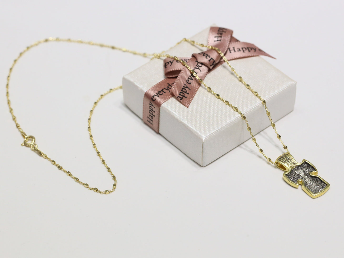 Cruz bizantina de plata de ley con San Miguel y Jesucristo - Borde plateado en dos tonos y oro, delicada cruz icono para mujer