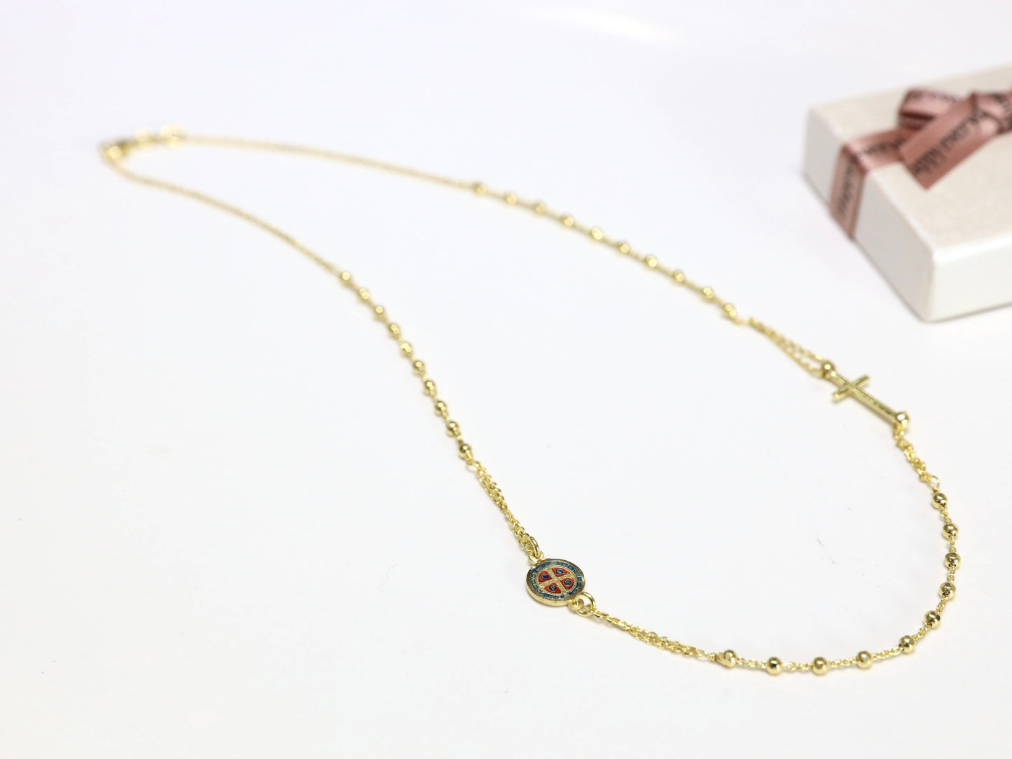 Collar rosario de plata de ley de 45 cm - 18 pulgadas con medalla de San Benito, Collar chapado en oro para mujer católica con cruz y San Benito