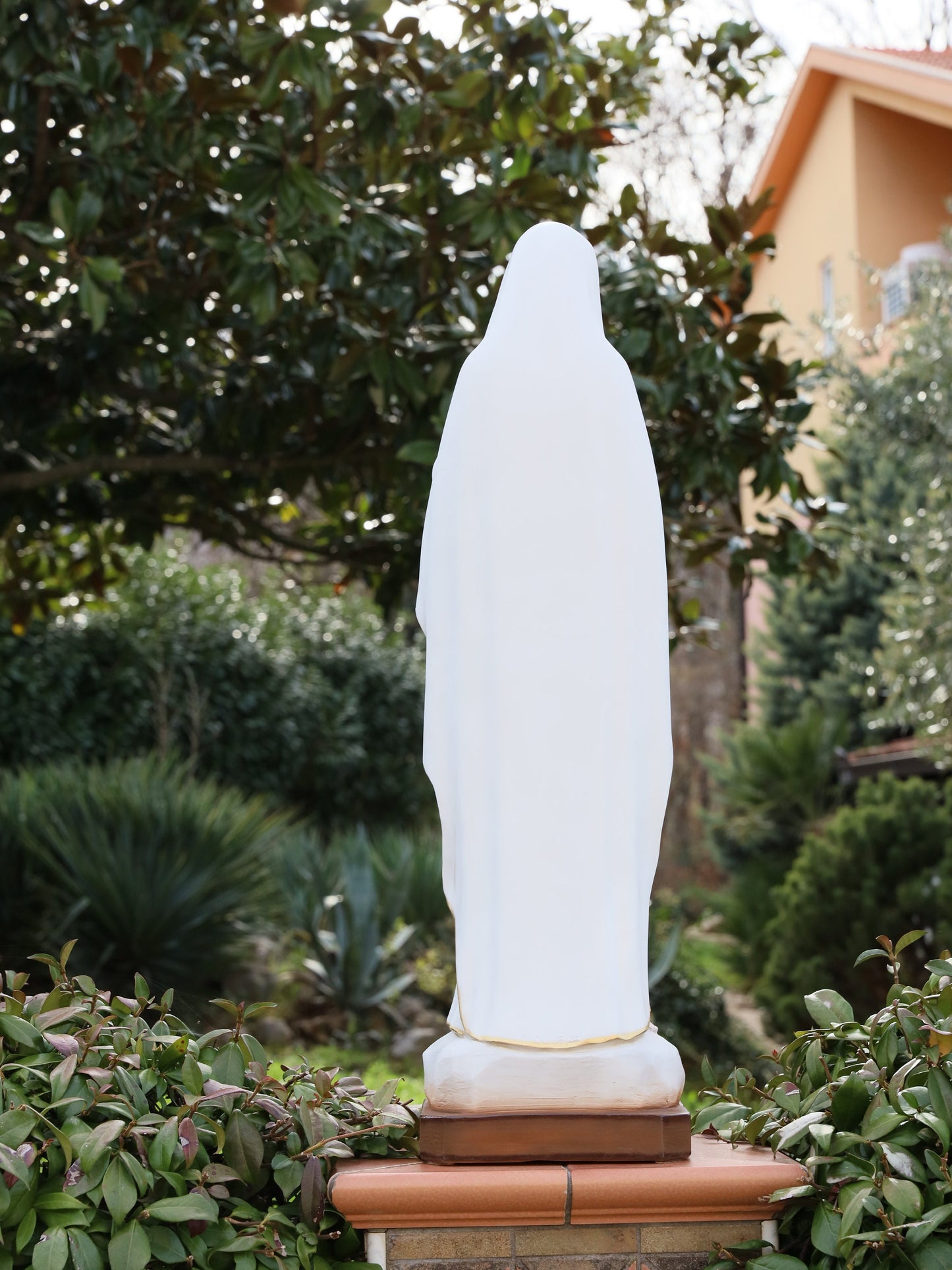 Hermosa estatua de la Virgen María de Lourdes en polvo de mármol de 80 cm para el altar del hogar - Resistente al agua e ideal para exteriores, estatua de 31,5 pulgadas