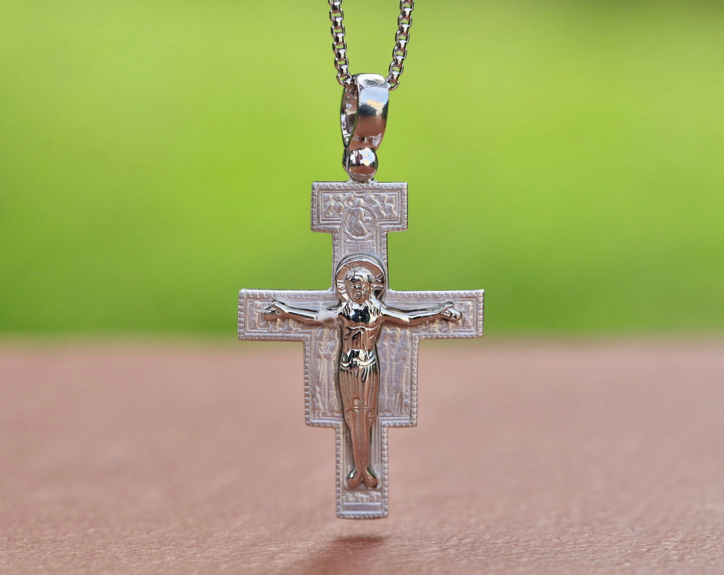 Colgante cruzado de plata de ley 925 de San Damián, colgante de icono de tamaño mediano de colgante crucifijo de San Francisco de Asís para hombre o mujer