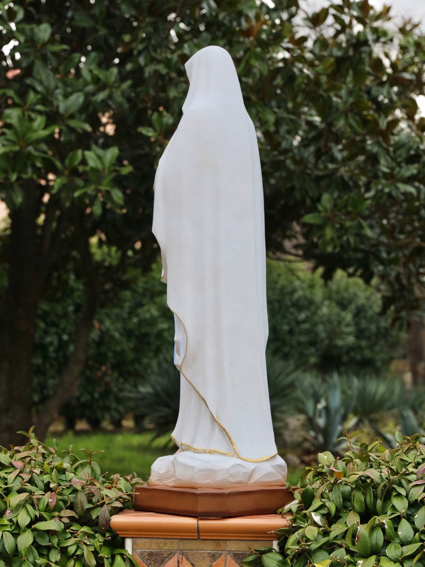 Estatua de la Graciosa Virgen María de Lourdes - 110 cm / 43,3 pulgadas, estatua de la Virgen María fundida en resina en polvo de mármol, gran estatua de Nuestra Señora