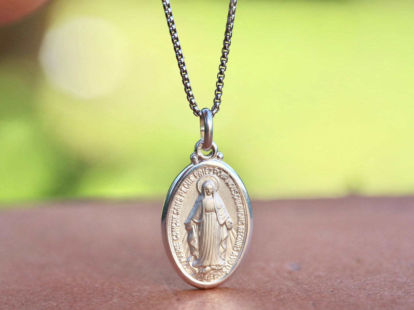 Medalla Milagrosa de plata de ley auténtica | 19x15mm | Textura satinada | Colgante católico | Medalla Católica Canonizada | medalla de tamaño mediano