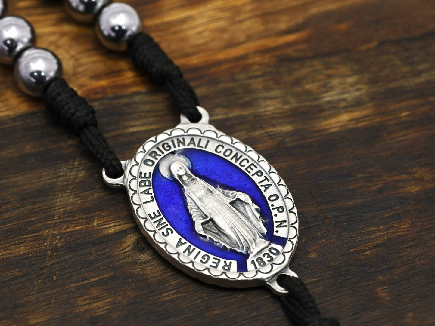Rosario de piedra de hematita duradero en cuerda de Paracord - Gran Santísimo Rostro de Jesús - Medalla Milagrosa Azul - Fe y Protección