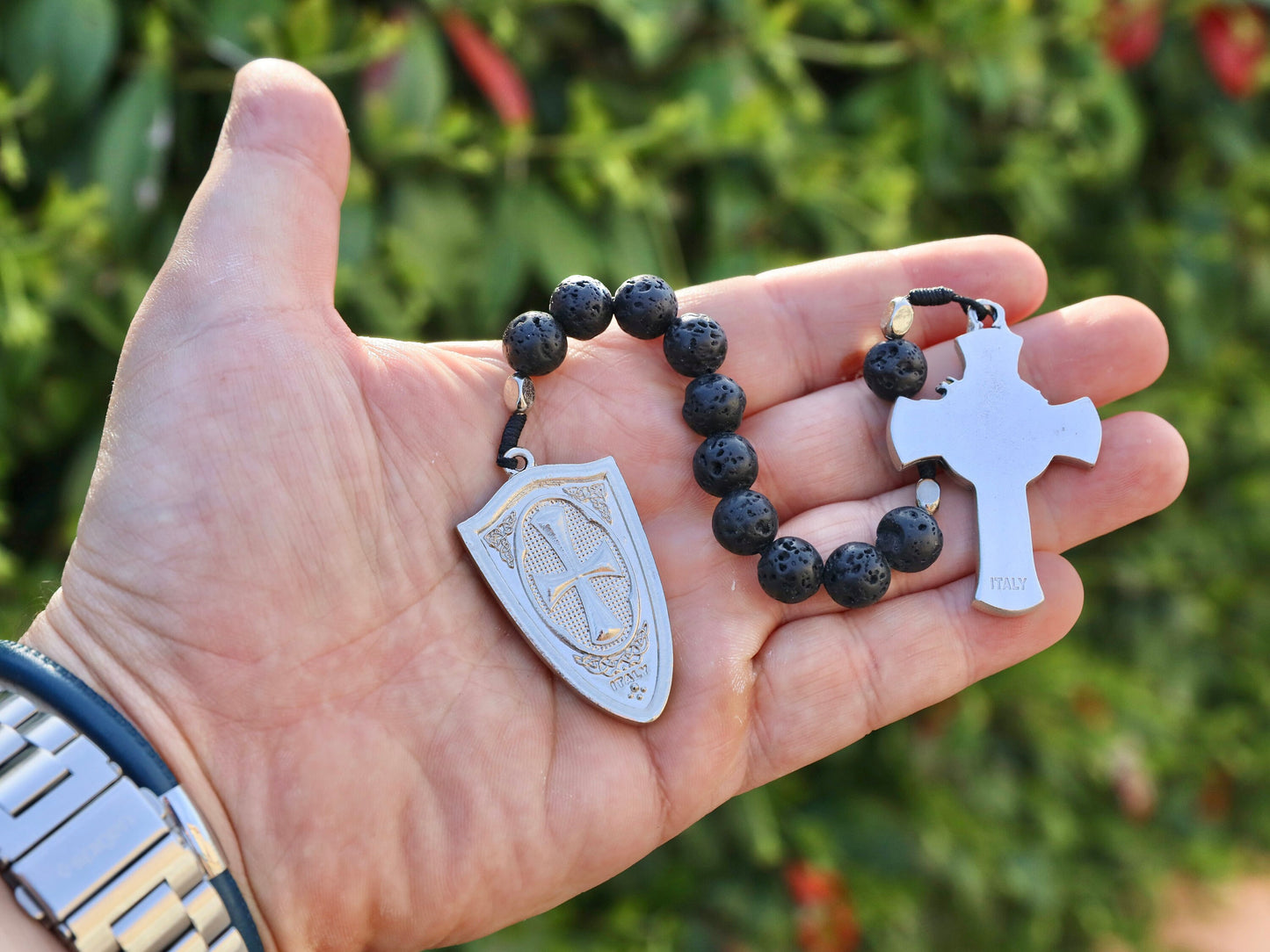 Rosario Católico de Bolsillo de Piedra de Lava con Medalla de San Miguel y Jesús - Cuentas de 10 mm