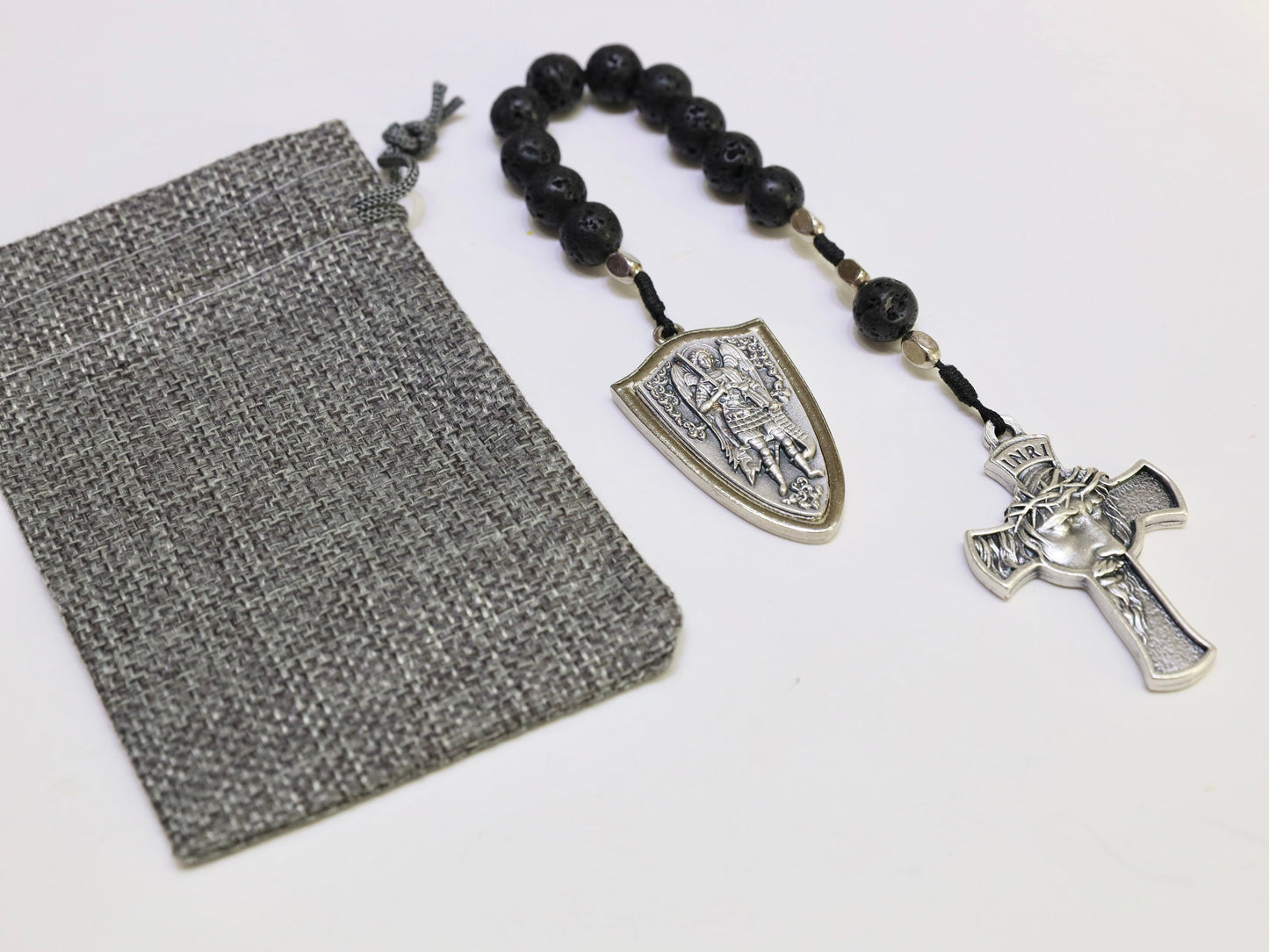 Rosario Católico de Bolsillo de Piedra de Lava con Medalla de San Miguel y Jesús - Cuentas de 10 mm