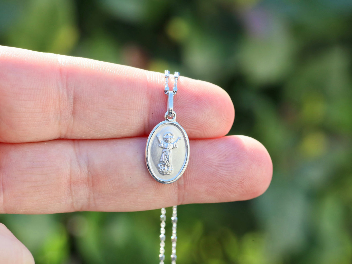 Medalla Divino Niño, colgante de plata de ley Divino Niño Jesús, colgante pequeño de plata del Niño Jesús, medalla católica, colgante de Jesús para mujer