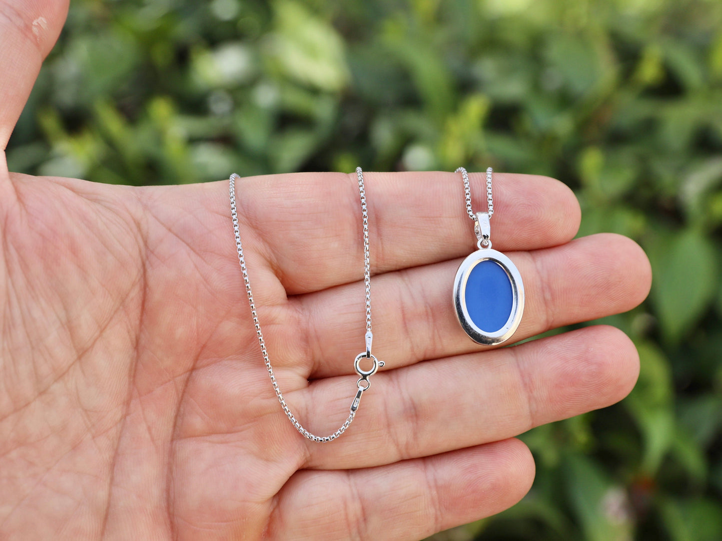 Colgante Virgen María con cameo azul de plata de primera ley, colgante de Nuestra Señora de tamaño mediano de 19 x 15 mm para mujeres católicas, medalla de cameo azul para damas