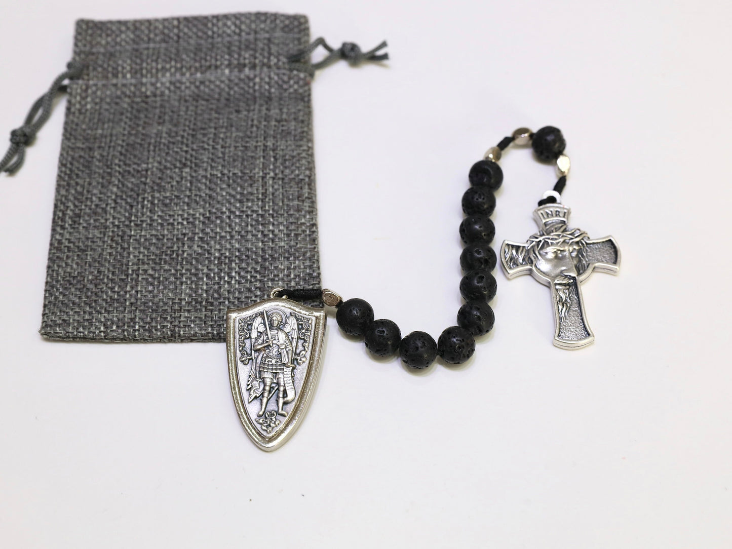 Rosario Católico de Bolsillo de Piedra de Lava con Medalla de San Miguel y Jesús - Cuentas de 10 mm