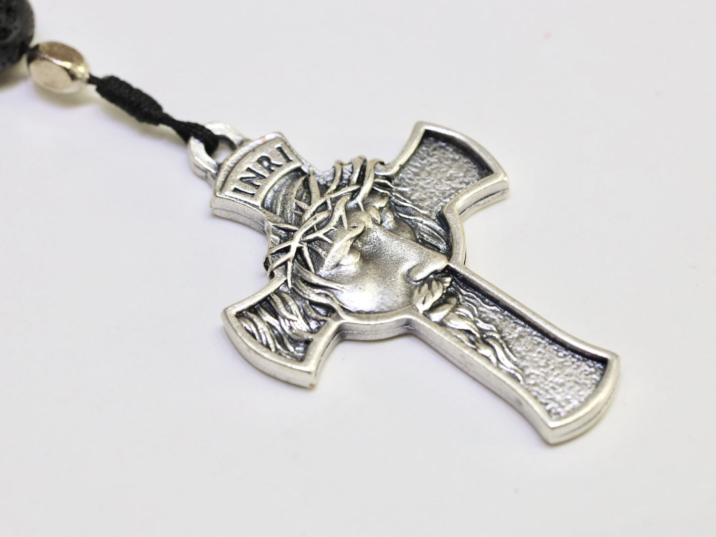 Rosario Católico de Bolsillo de Piedra de Lava con Medalla de San Miguel y Jesús - Cuentas de 10 mm