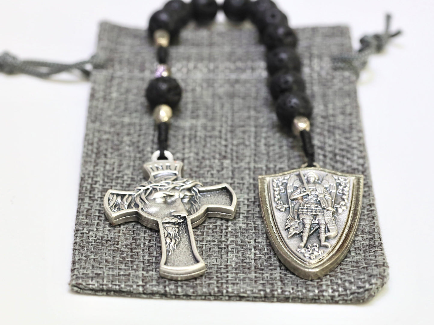 Rosario Católico de Bolsillo de Piedra de Lava con Medalla de San Miguel y Jesús - Cuentas de 10 mm