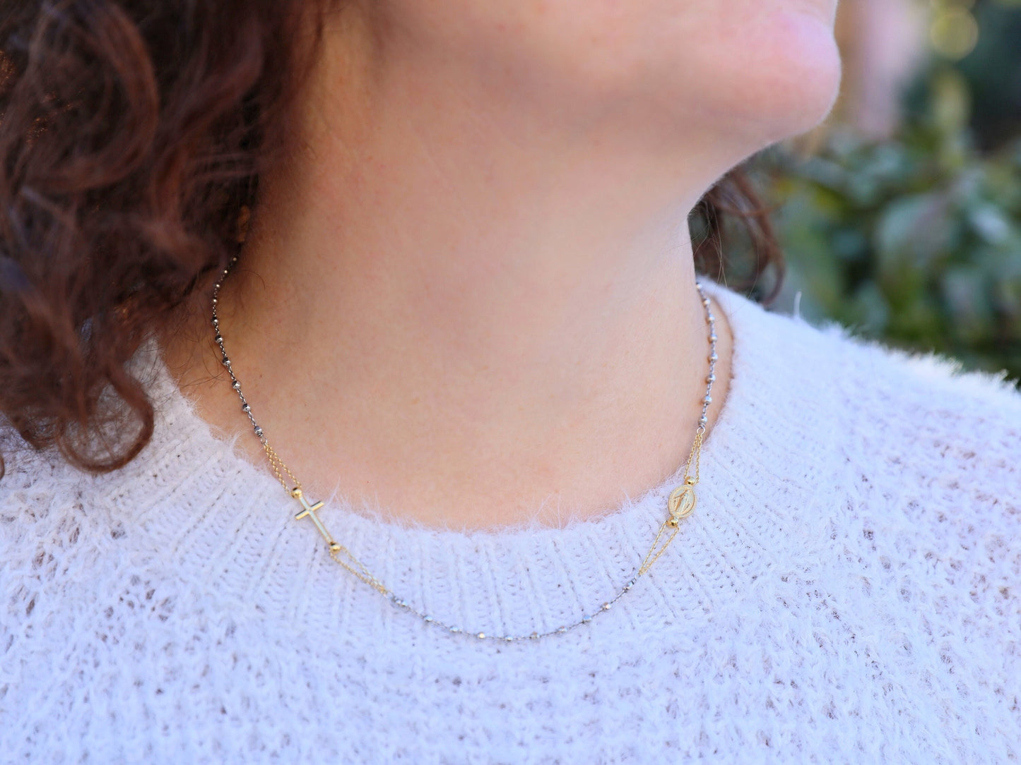 Collar de rosario de plata de ley brillante con medalla milagrosa y cruz chapada en oro - Joyería católica delicada y minimalista