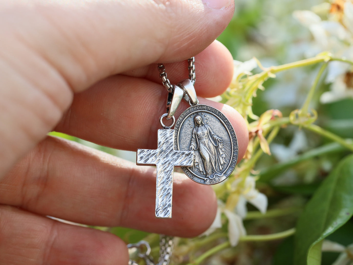 Colgante de medalla milagrosa de plata de ley para hombre con cruz (plata oxidada para un aspecto antiguo): la cadena es opcional