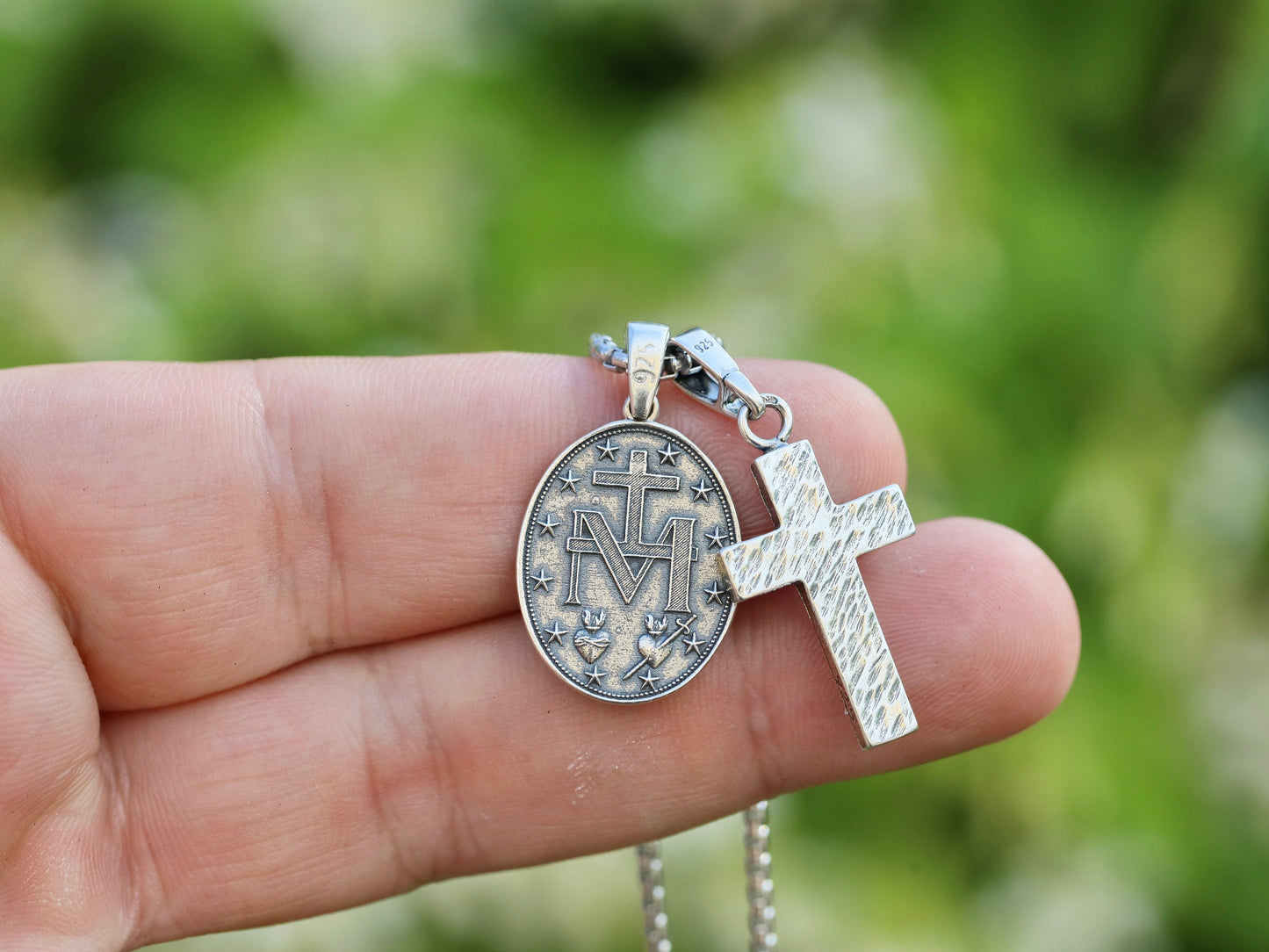 Colgante de medalla milagrosa de plata de ley para hombre con cruz (plata oxidada para un aspecto antiguo): la cadena es opcional
