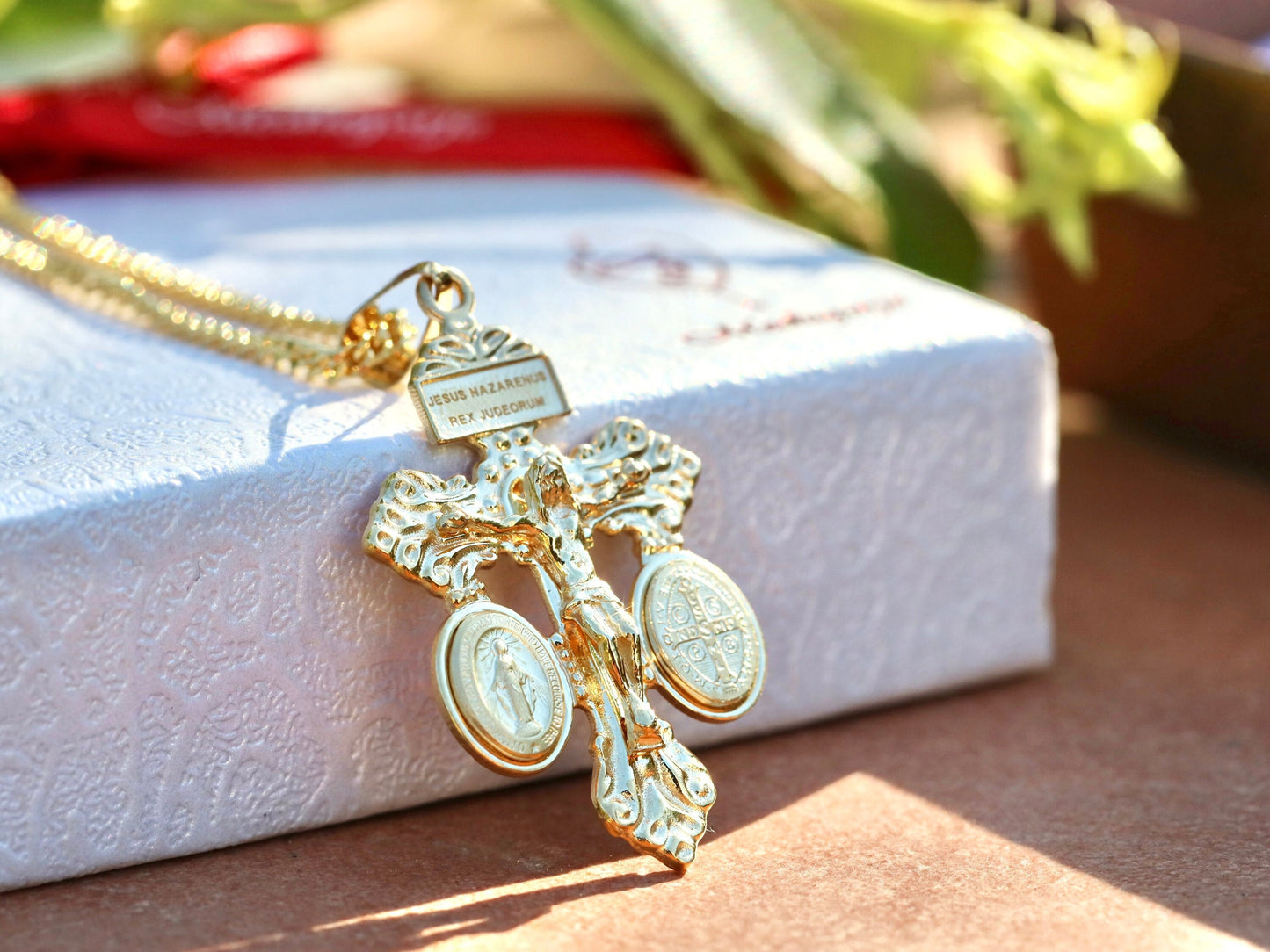 Crucifijo de perdón de plata de ley con chapado en oro de 18 quilates - Opción de collar de cruz católica disponible, crucifijo de indulgencia pequeño de 34 x 21 mm