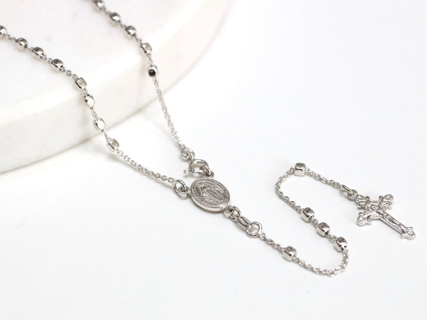 Rosario de plata de ley 925 para mujer, collar de rosario de 20 pulgadas/ 51 cm, rosario de medalla milagrosa para mujer católica, rosario de cuentas cuadradas