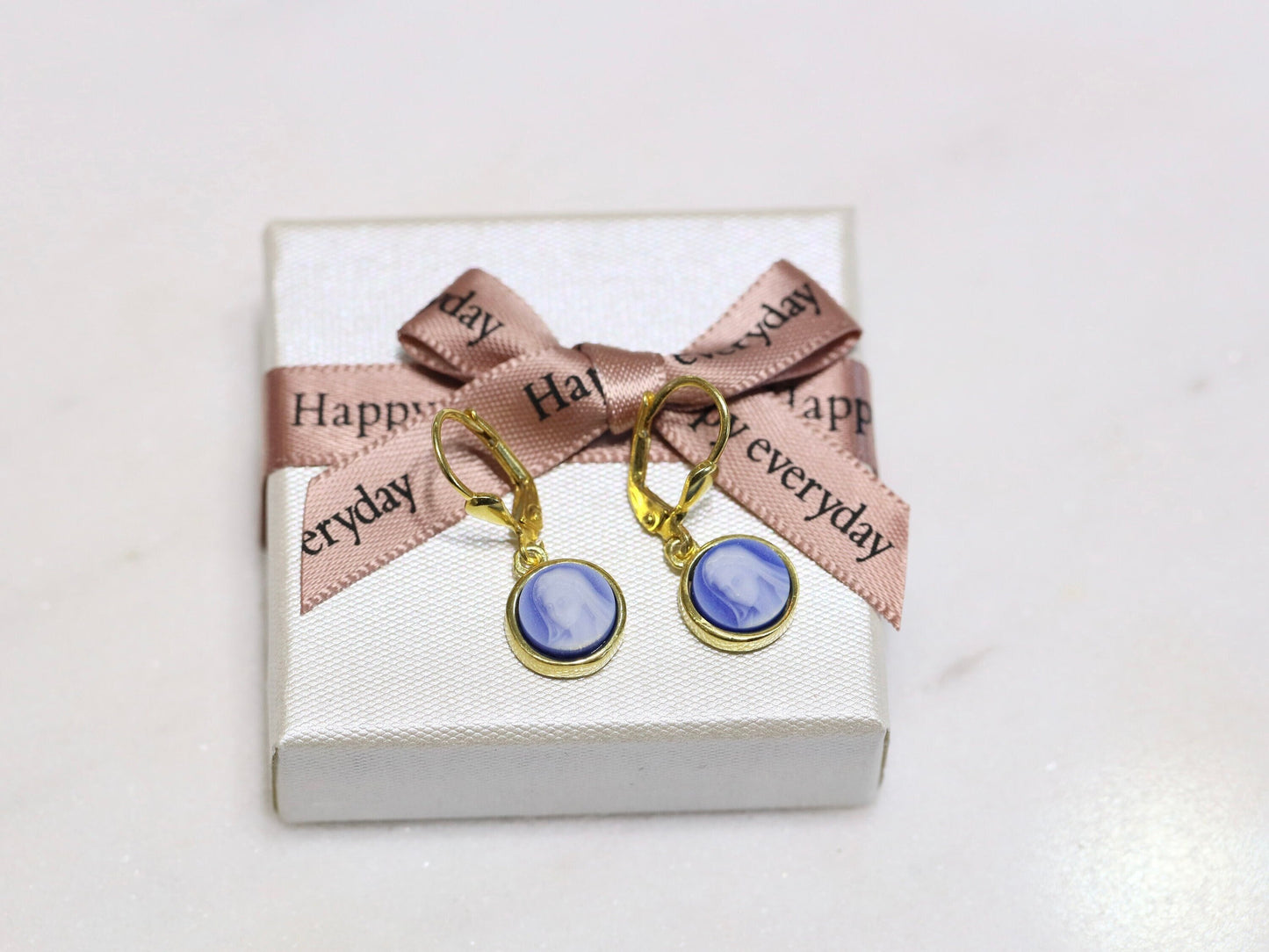 Pendientes católicos de la Virgen María en miniatura - Plata de ley y ágata - chapados en oro, pendientes para adolescentes, pendientes de Nuestra Señora de 8 mm para mujeres