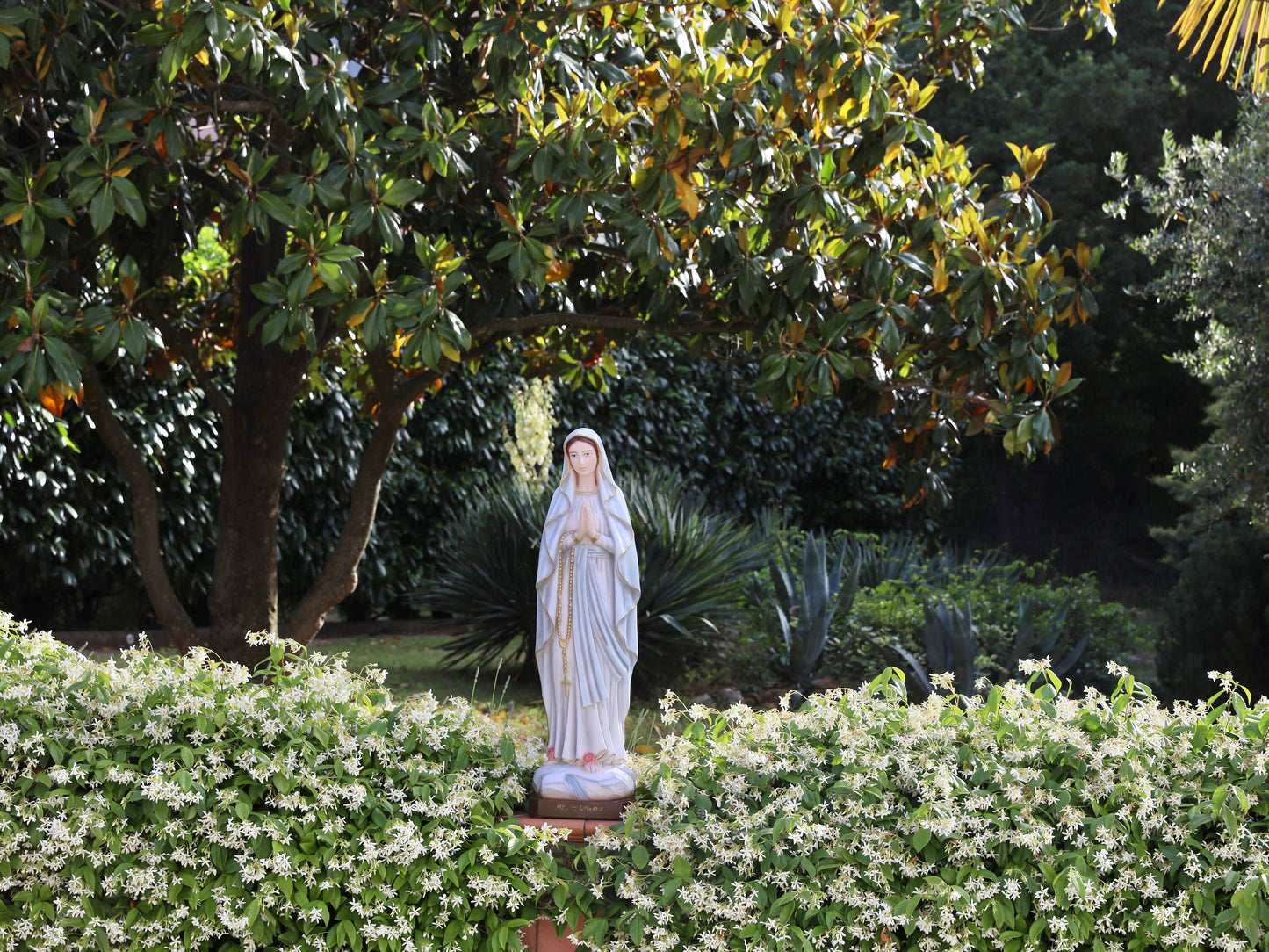 Exquisita estatua de la Virgen María de Lourdes de 80 cm para el altar o jardín del hogar, estatua de la Virgen María moldeada de 31 pulgadas, gran estatua del altar del hogar