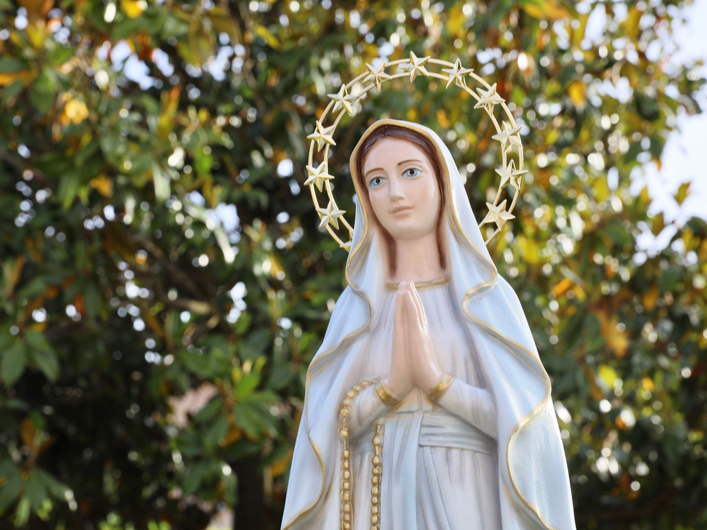 Exquisita estatua de la Virgen María de Lourdes de 80 cm para el altar o jardín del hogar, estatua de la Virgen María moldeada de 31 pulgadas, gran estatua del altar del hogar