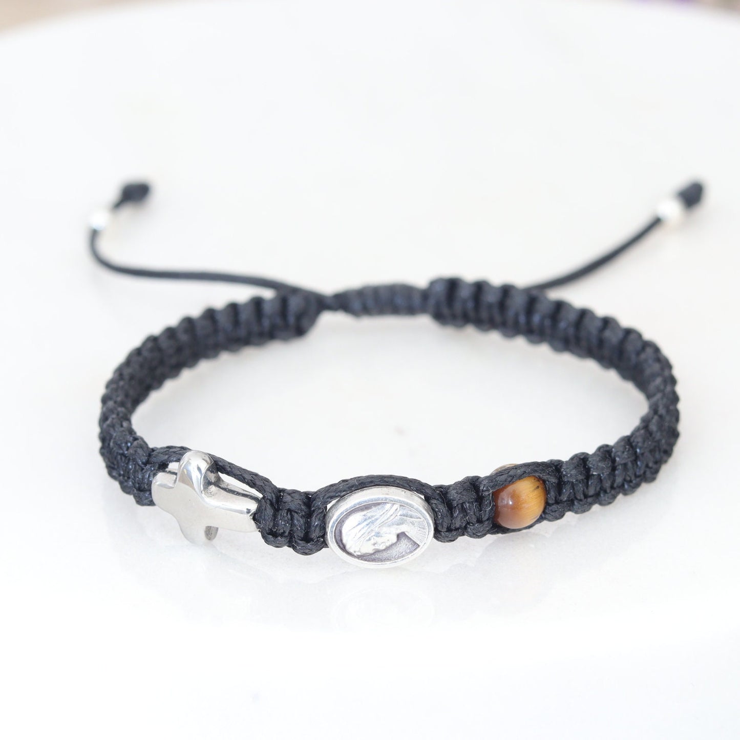 Pulsera de macramé hecha a mano con cruz y medalla de la Virgen María/Pulsera de piedras preciosas/Pulsera Devine Mercy medjugorje/pulsera de macramé