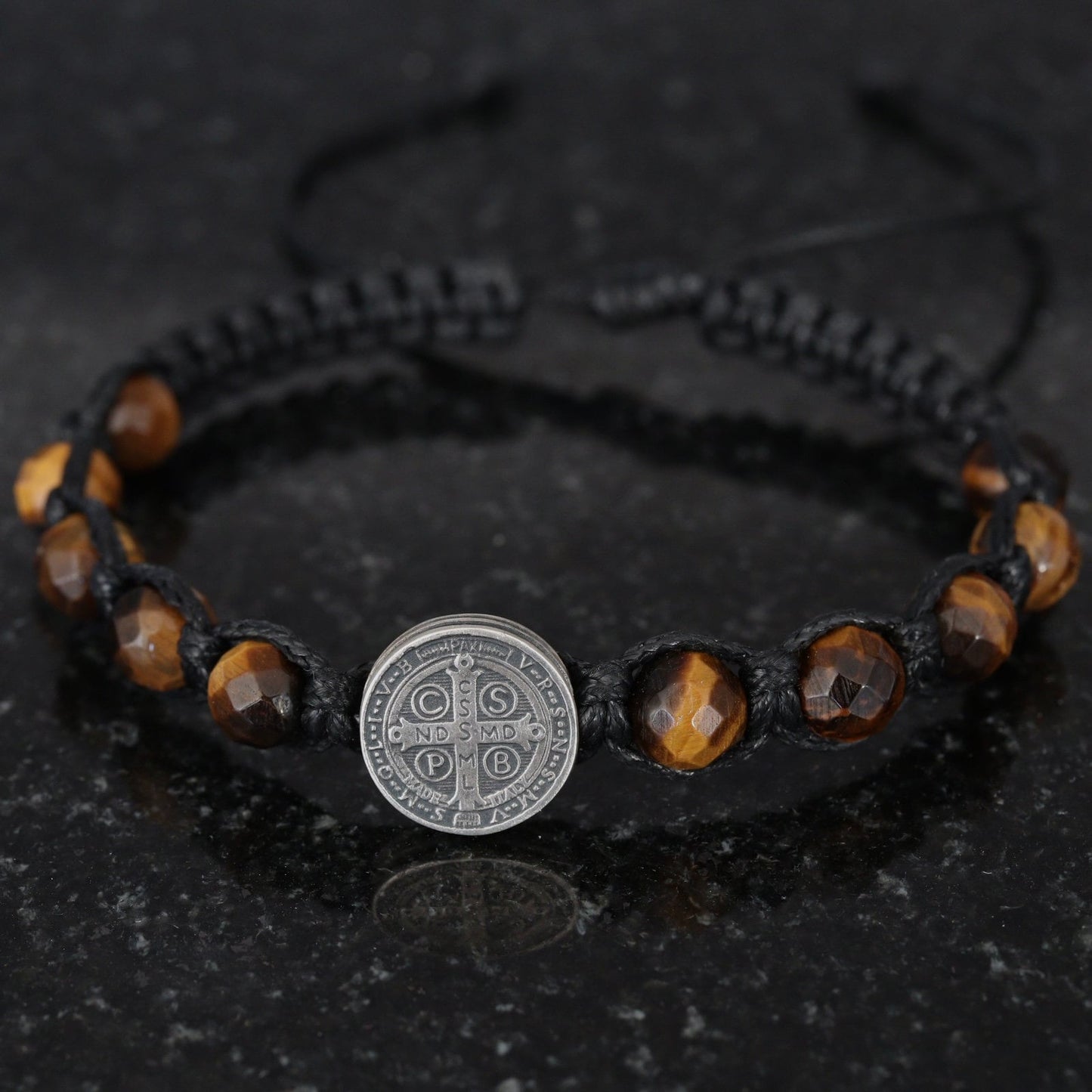 Pulsera San Benito, pulsera rosario, rosario hecho a mano, pulsera para hombre, cuentas de aye tigre, plata de ley 925, pulsera macramé tejida