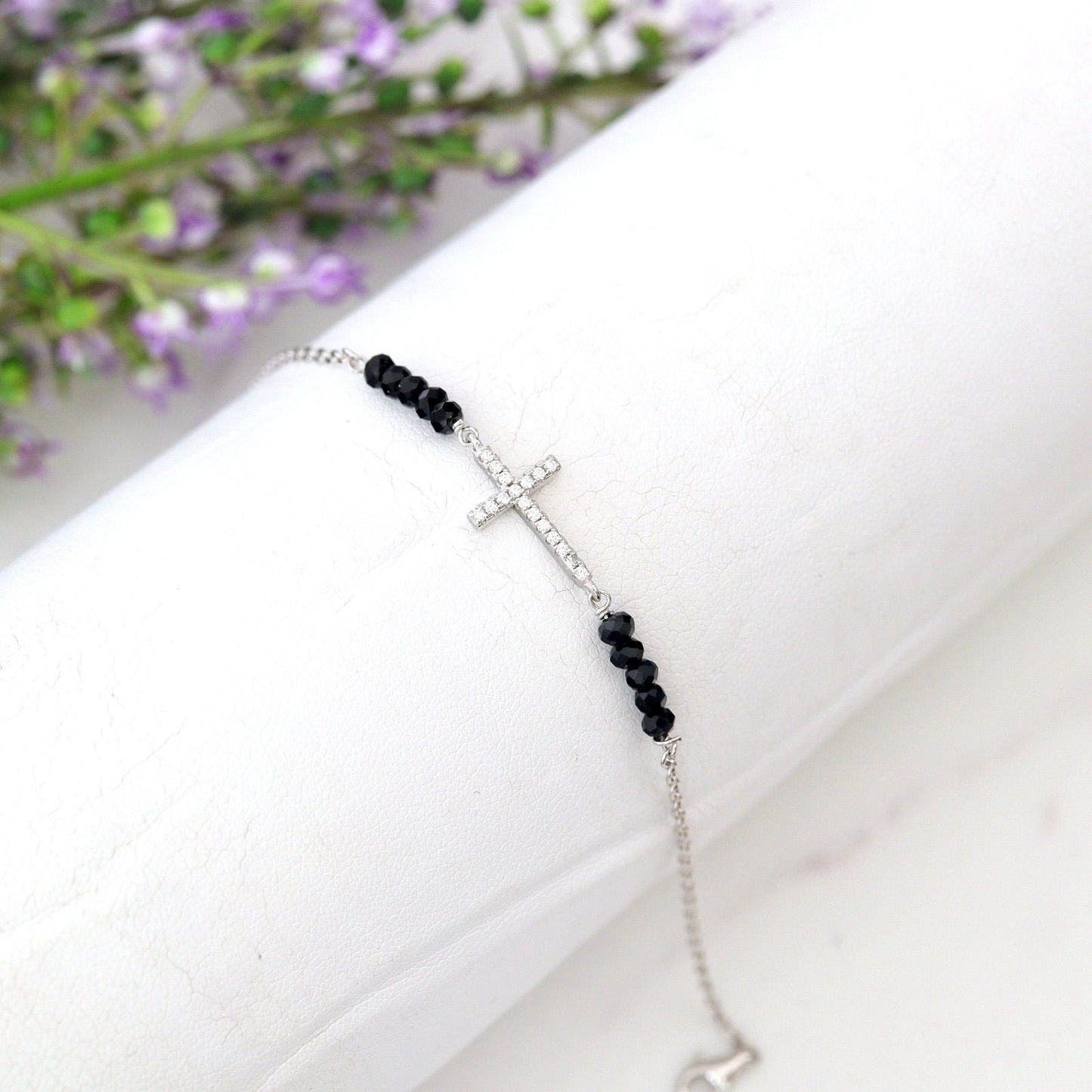 Pulsera cruzada de circonio en miniatura con cuentas de rosario de ónix negro tamaño ajustable, pulsera cruzada de turmalina negra, pulsera para mujer