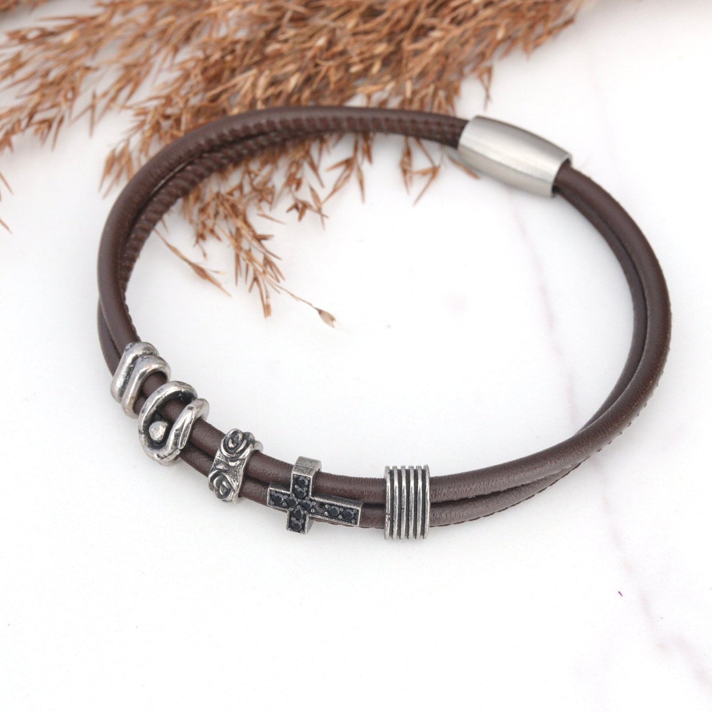Pulsera cruzada de cuero genuino, pulsera moderna con cruz para hombre, pulsera católica para hombre, pulsera Medjugorje, cruz de circonita cúbica