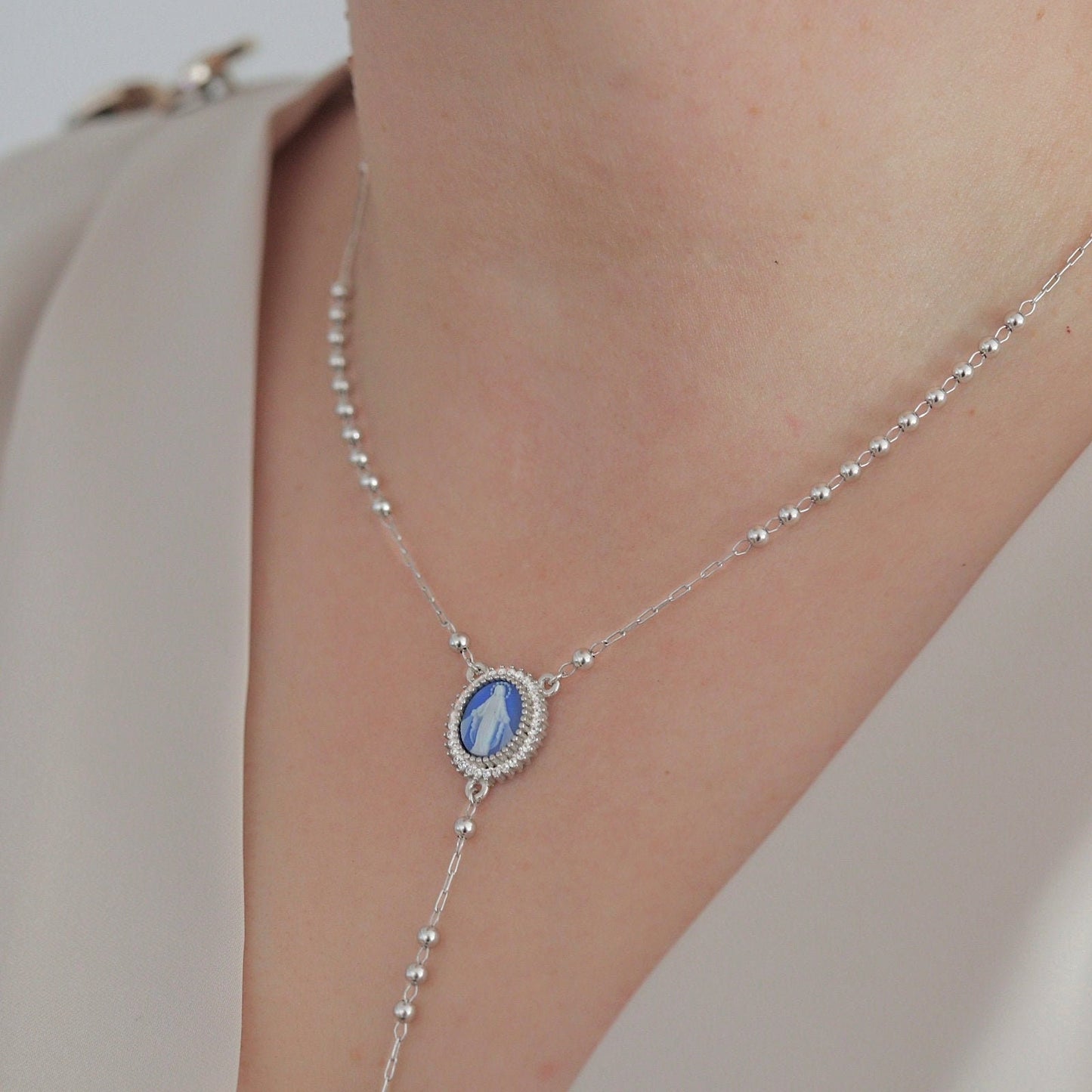 Collar de Nuestra Señora de Gracia, collar de rosario de la Virgen María, rosario de cameo azul de Nuestra Señora, collar de rosario minimalista, collar de rosario católico fino