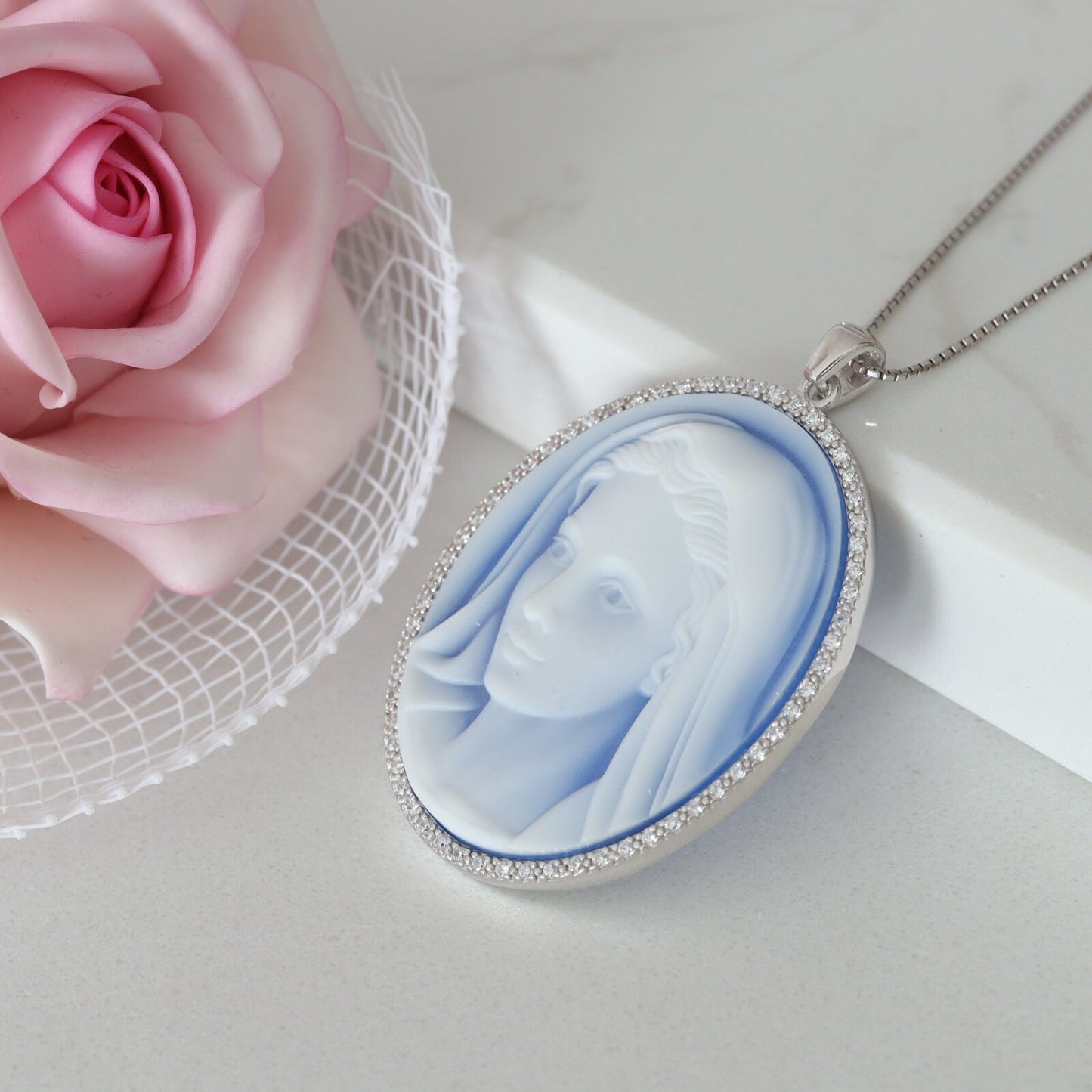 Colgante Reina de la Paz, plata de ley 925, collar estilo cameo azul, colgante Virgen María para mujeres católicas, regalo para mamá de Medjugorje