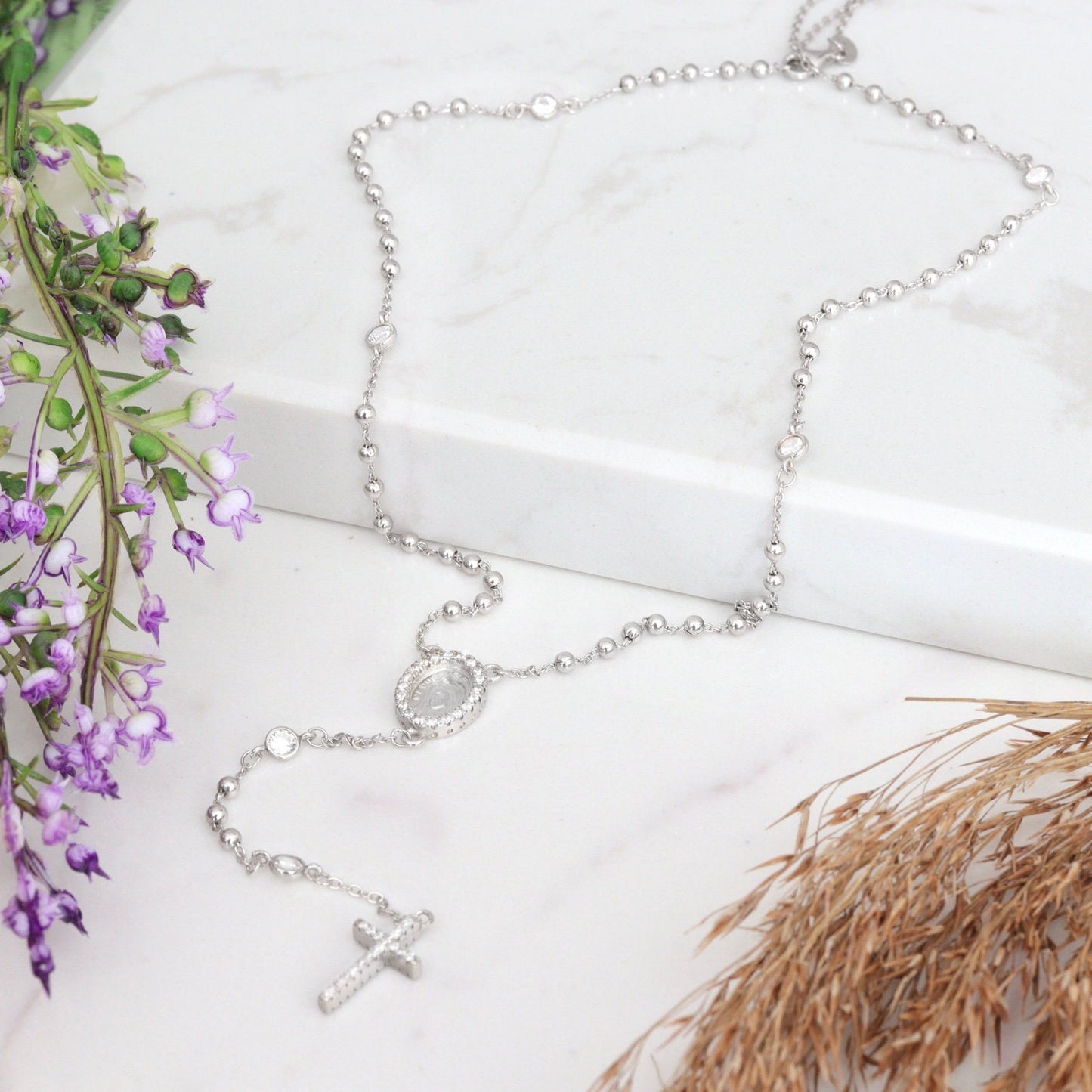 Collar de cuentas de rosario delicado de plata de ley con Medalla Milagrosa, collar de rosario de Medjugorje para damas, collar de cuentas de rosario de 20 pulgadas