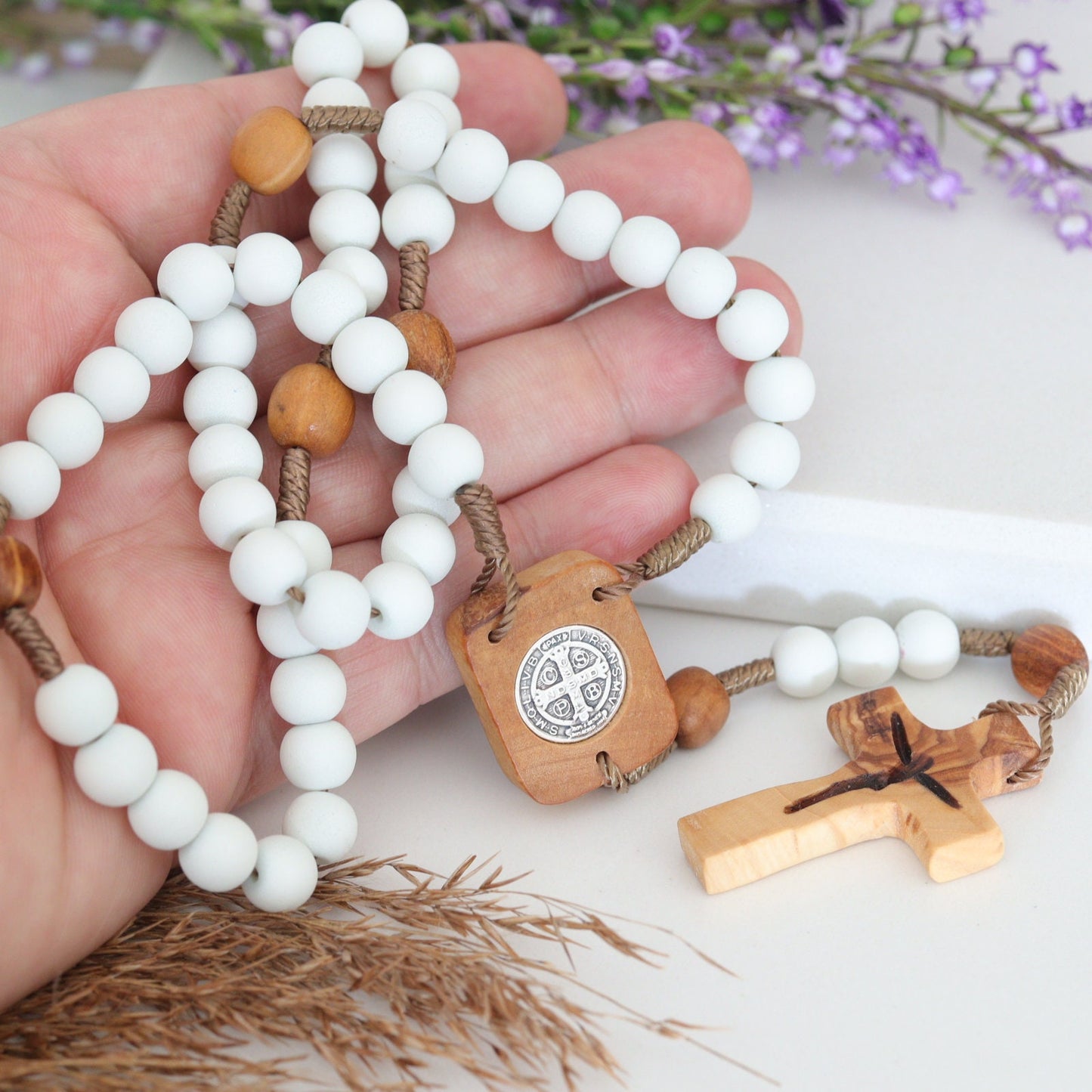 Rosario blanco de Medjugorje con medalla de Nuestra Señora-Devina Misericordia, rosario hecho a mano de Medjugorje, rosario de Medjugorje de madera de olivo