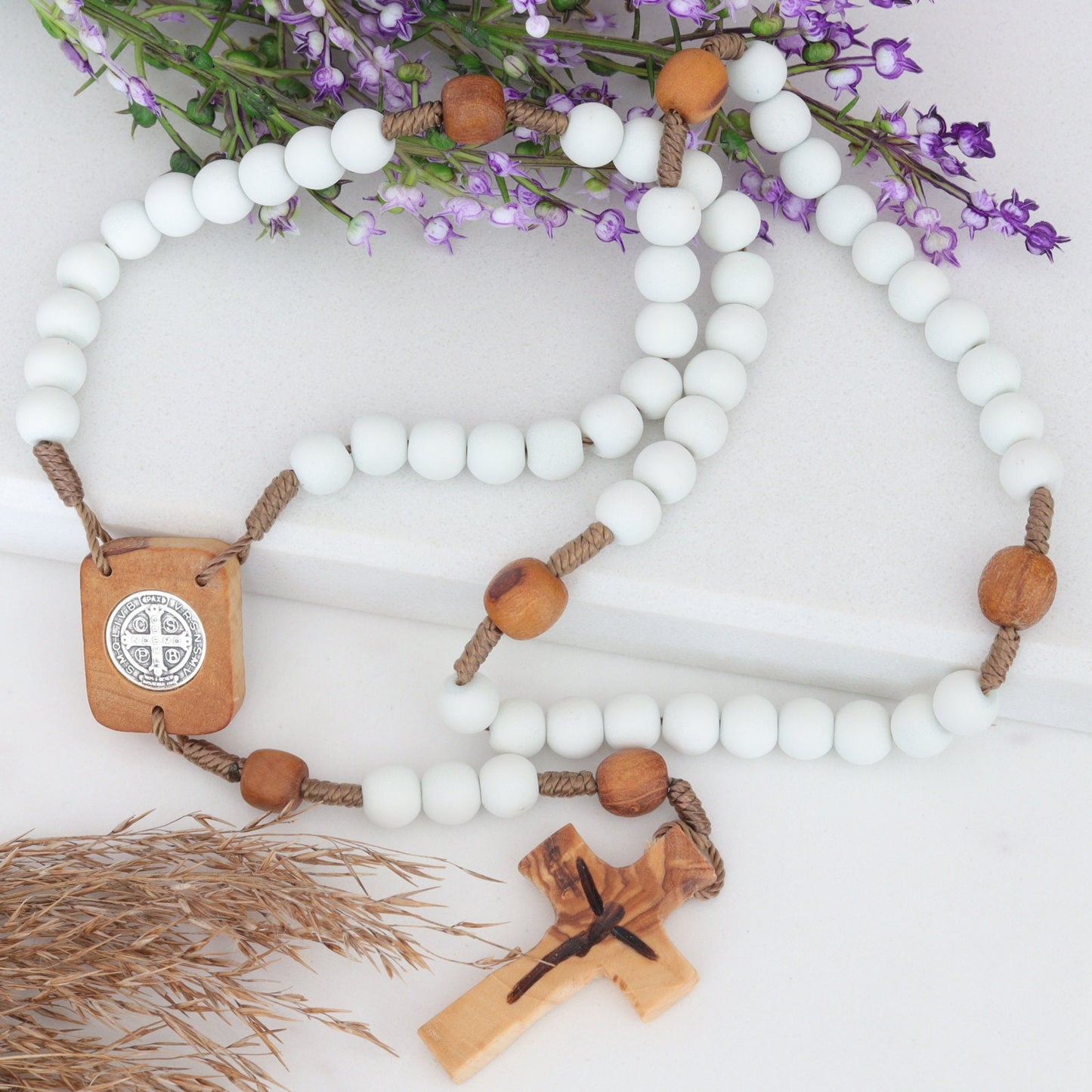 Rosario blanco de Medjugorje con medalla de Nuestra Señora-Devina Misericordia, rosario hecho a mano de Medjugorje, rosario de Medjugorje de madera de olivo