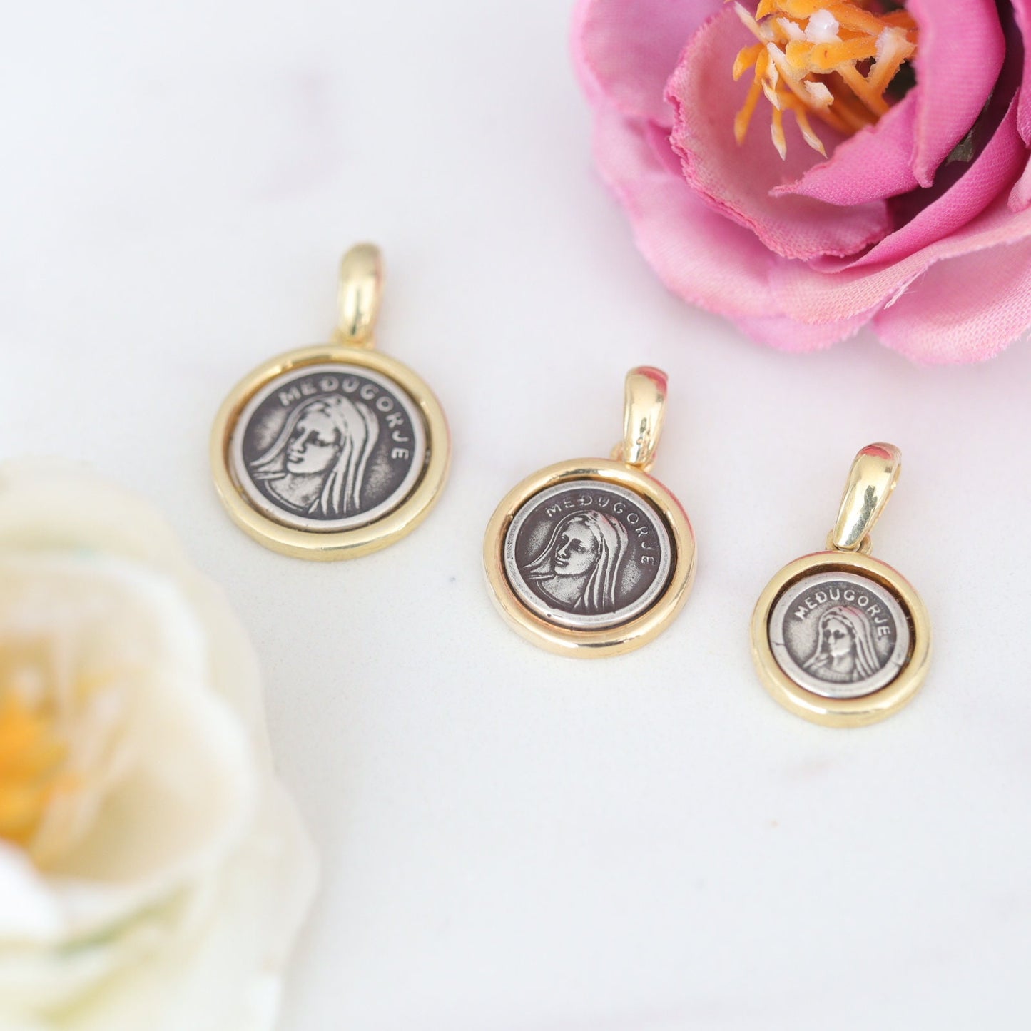 Medalla de Nuestra Señora de Medjugorje. Collar de Medjugorje, encanto de Medjugorje, medalla de plata de Medjugorje, medalla de la Virgen María, collar de María de Medjugorje