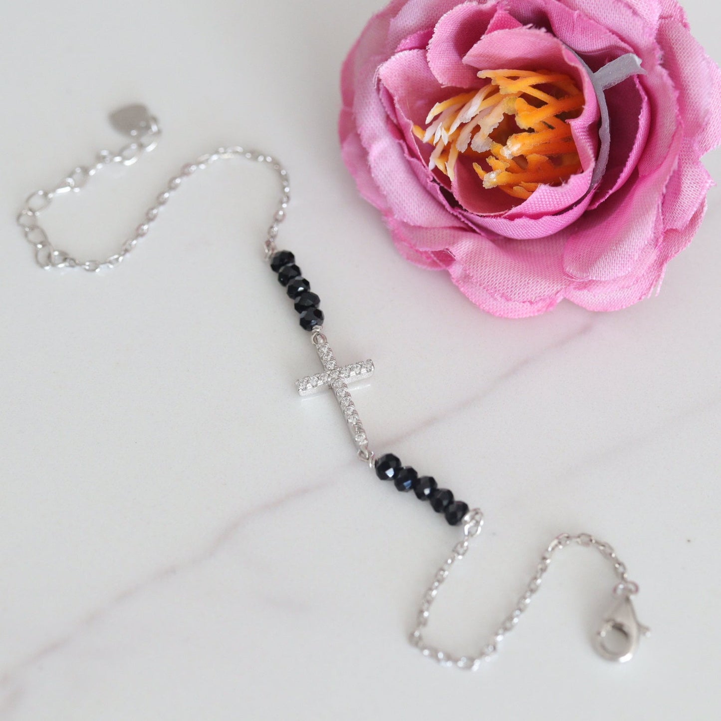Pulsera cruzada de circonio en miniatura con cuentas de rosario de ónix negro tamaño ajustable, pulsera cruzada de turmalina negra, pulsera para mujer
