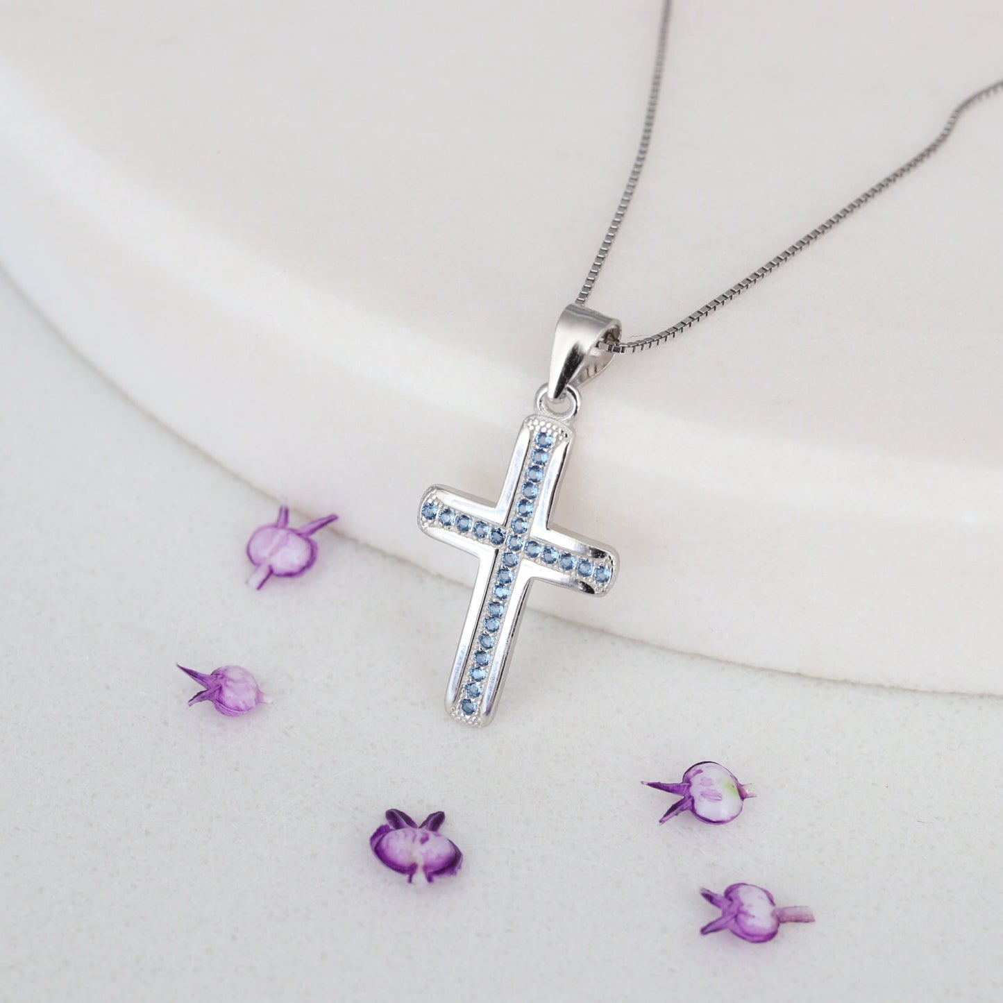 Collar de cruz azul de plata de ley, colgante de cruz azul de Medjugorje, collar de cruz de circonio cúbico azul para damas, encanto de cruz divina