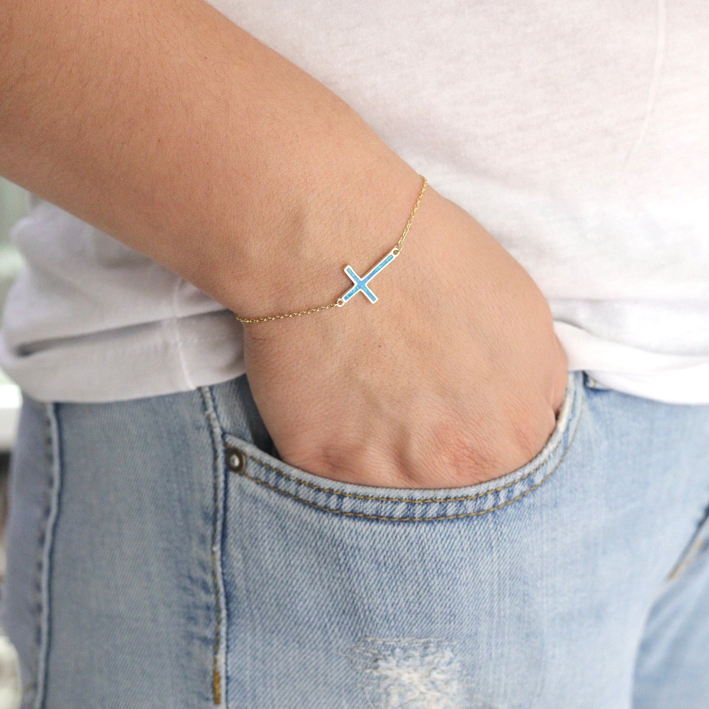 Pulsera cruzada de ópalo de plata de ley, pulsera cruzada delicada, pulsera de encanto de ópalo azul, pulsera de ópalo única para mujer, cruz azul de Medjugorje