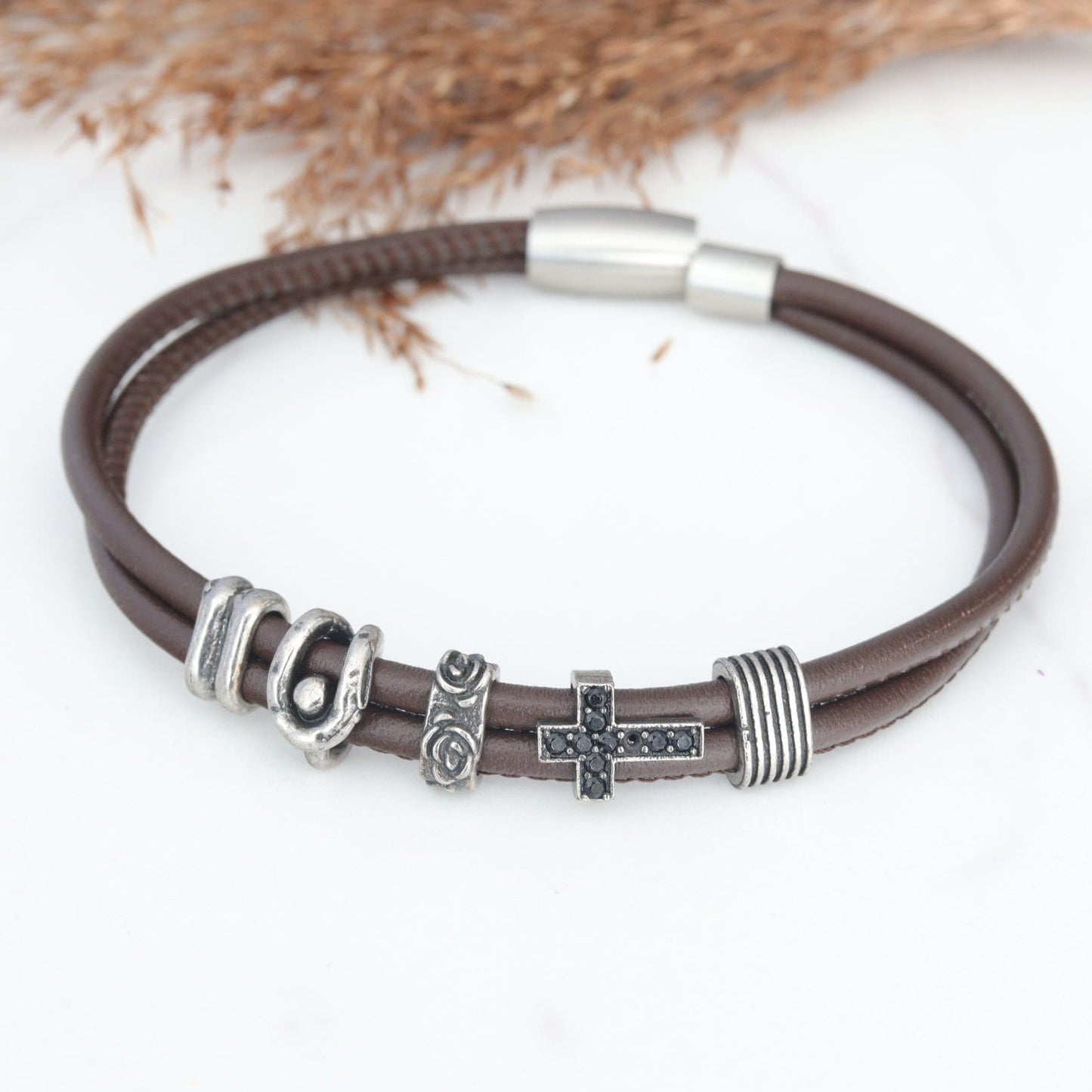 Pulsera cruzada de cuero genuino, pulsera moderna con cruz para hombre, pulsera católica para hombre, pulsera Medjugorje, cruz de circonita cúbica