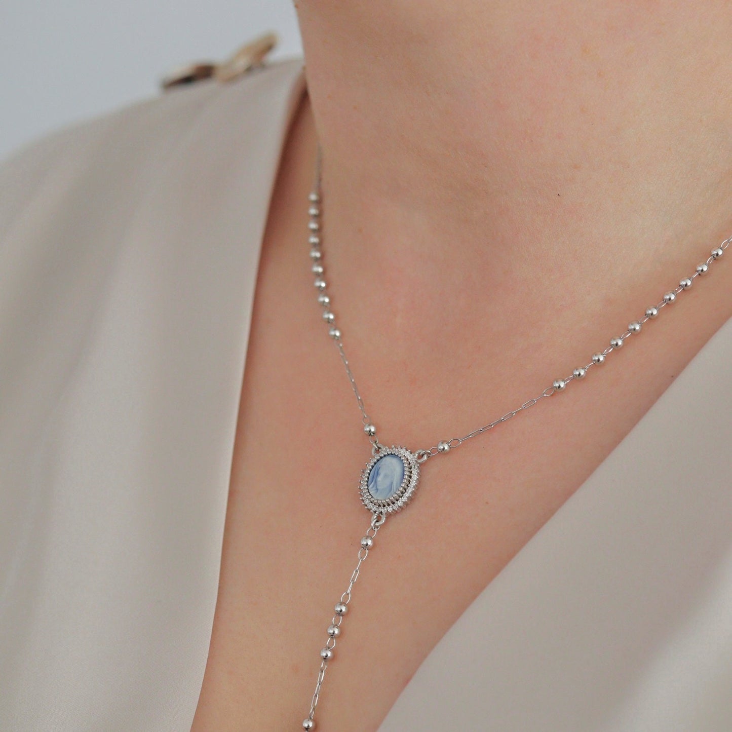 Collar de Nuestra Señora de Gracia, collar de rosario de la Virgen María, rosario de cameo azul de Nuestra Señora, collar de rosario minimalista, collar de rosario católico fino
