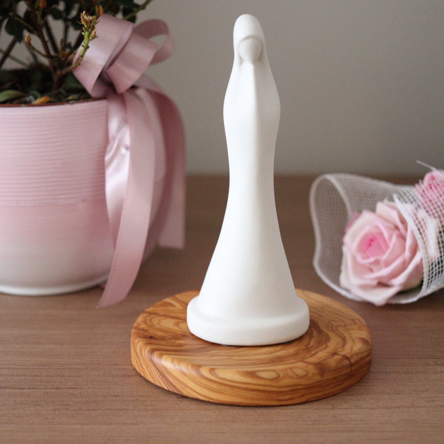 Estatua de Medjugorje, estatua en miniatura de la Virgen María, estatua en miniatura de Medjugorje, estatua de porcelana de Nuestra Señora, porcelana blanca Nuestra Señora de Gracia
