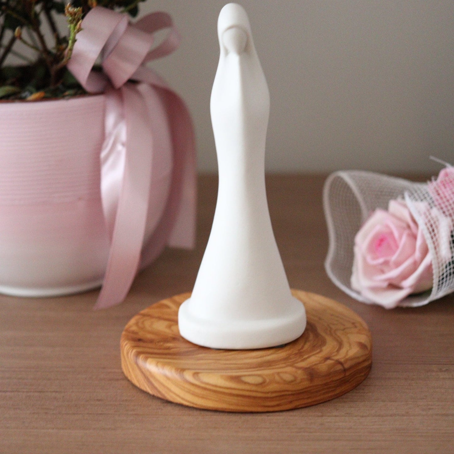 Estatua de Medjugorje, estatua en miniatura de la Virgen María, estatua en miniatura de Medjugorje, estatua de porcelana de Nuestra Señora, porcelana blanca Nuestra Señora de Gracia