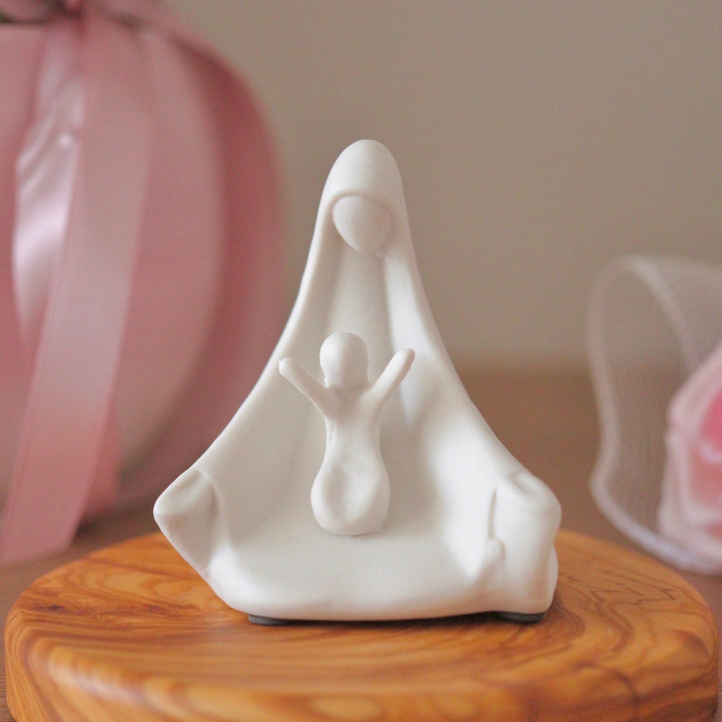 Porcelana blanca de Nuestra Señora con estatua del Niño Jesús, Estatua de porcelana en miniatura de la Virgen María y el Niño Jesús, Escultura moderna de la Virgen María