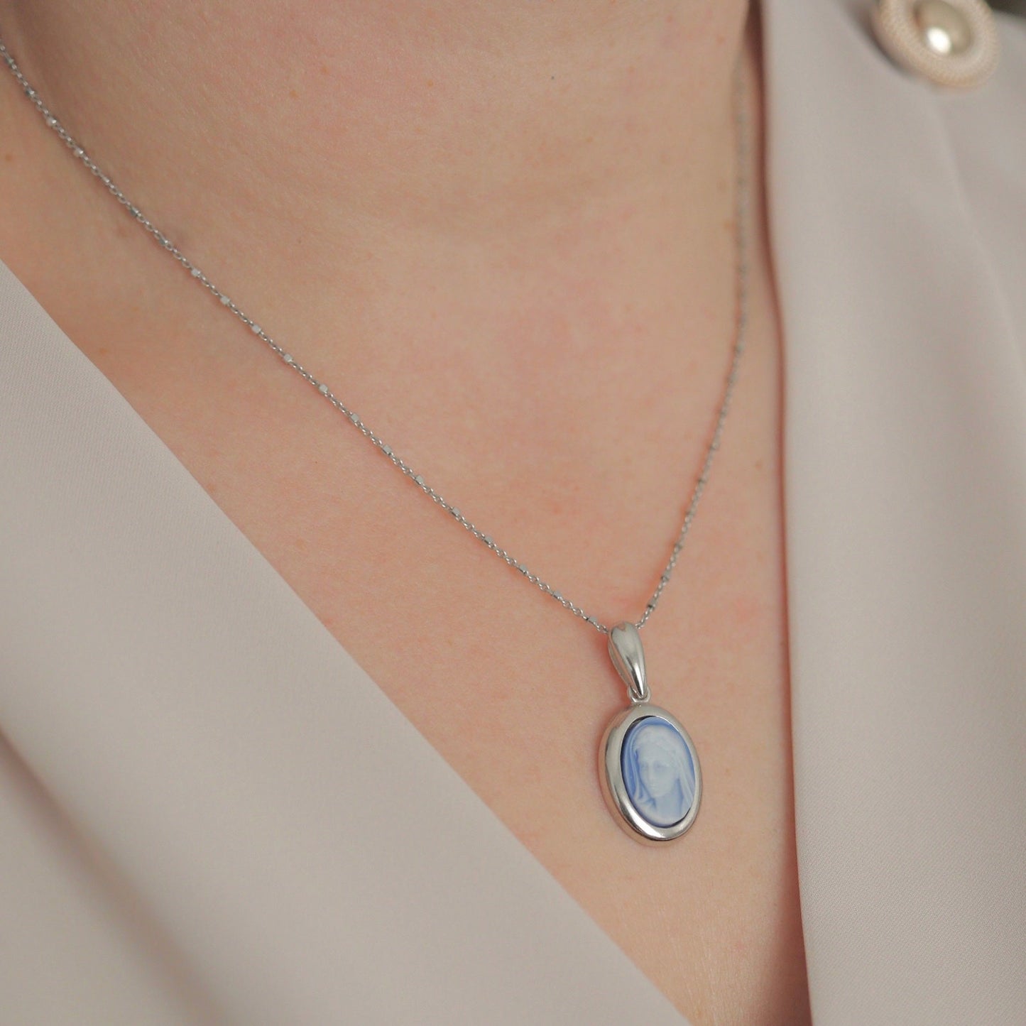 Collar Nuestra Señora, collar Medjugorje, medalla nuestra señora de Medjugorje, camafeo azul plata de primera ley, camafeo Medjugorje, ágata azul Nuestra Señora