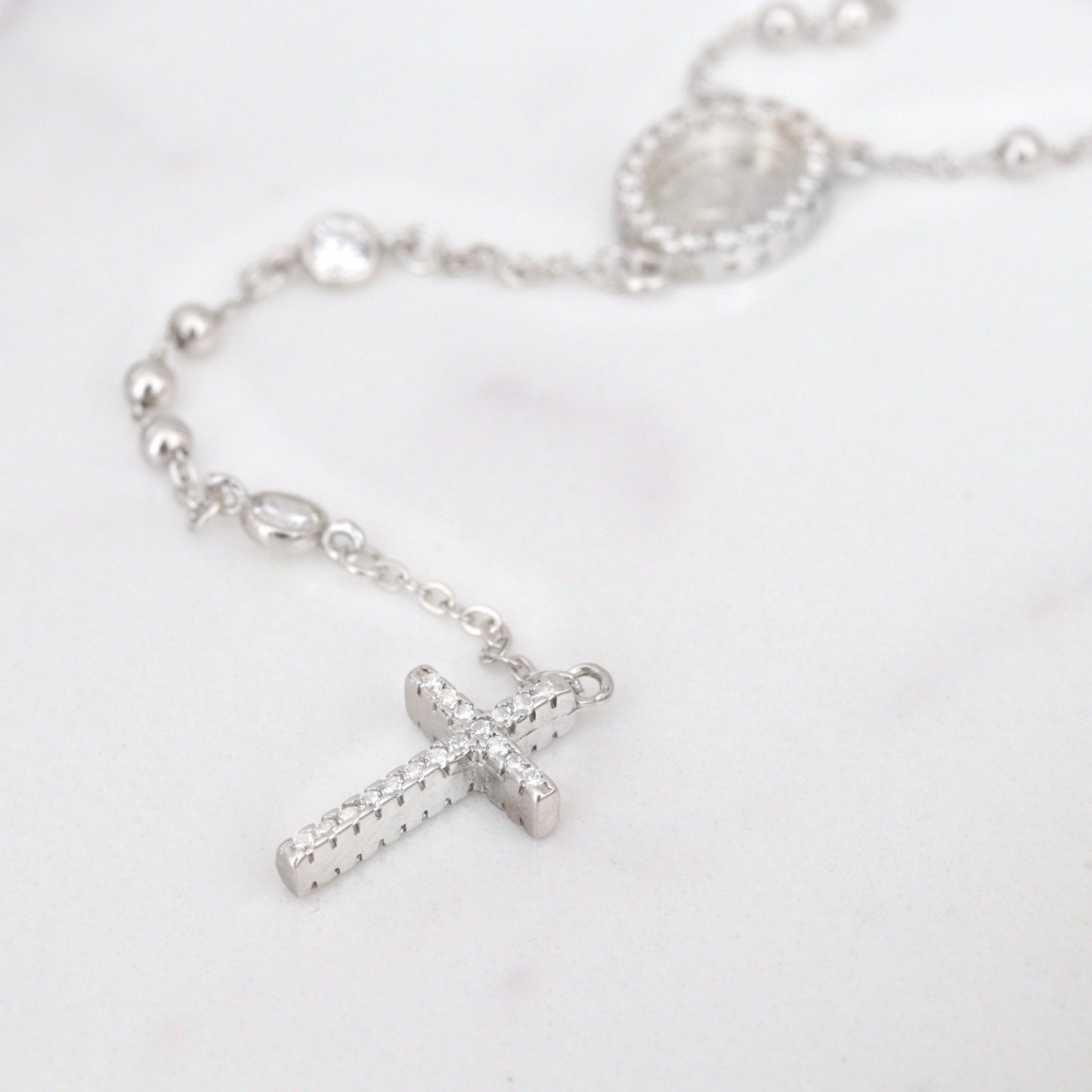 Collar de cuentas de rosario delicado de plata de ley con Medalla Milagrosa, collar de rosario de Medjugorje para damas, collar de cuentas de rosario de 20 pulgadas
