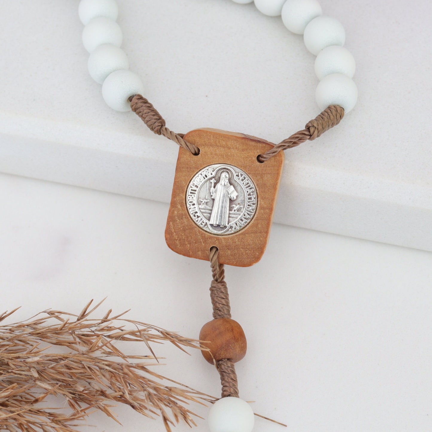 Rosario blanco de Medjugorje con medalla de Nuestra Señora-Devina Misericordia, rosario hecho a mano de Medjugorje, rosario de Medjugorje de madera de olivo